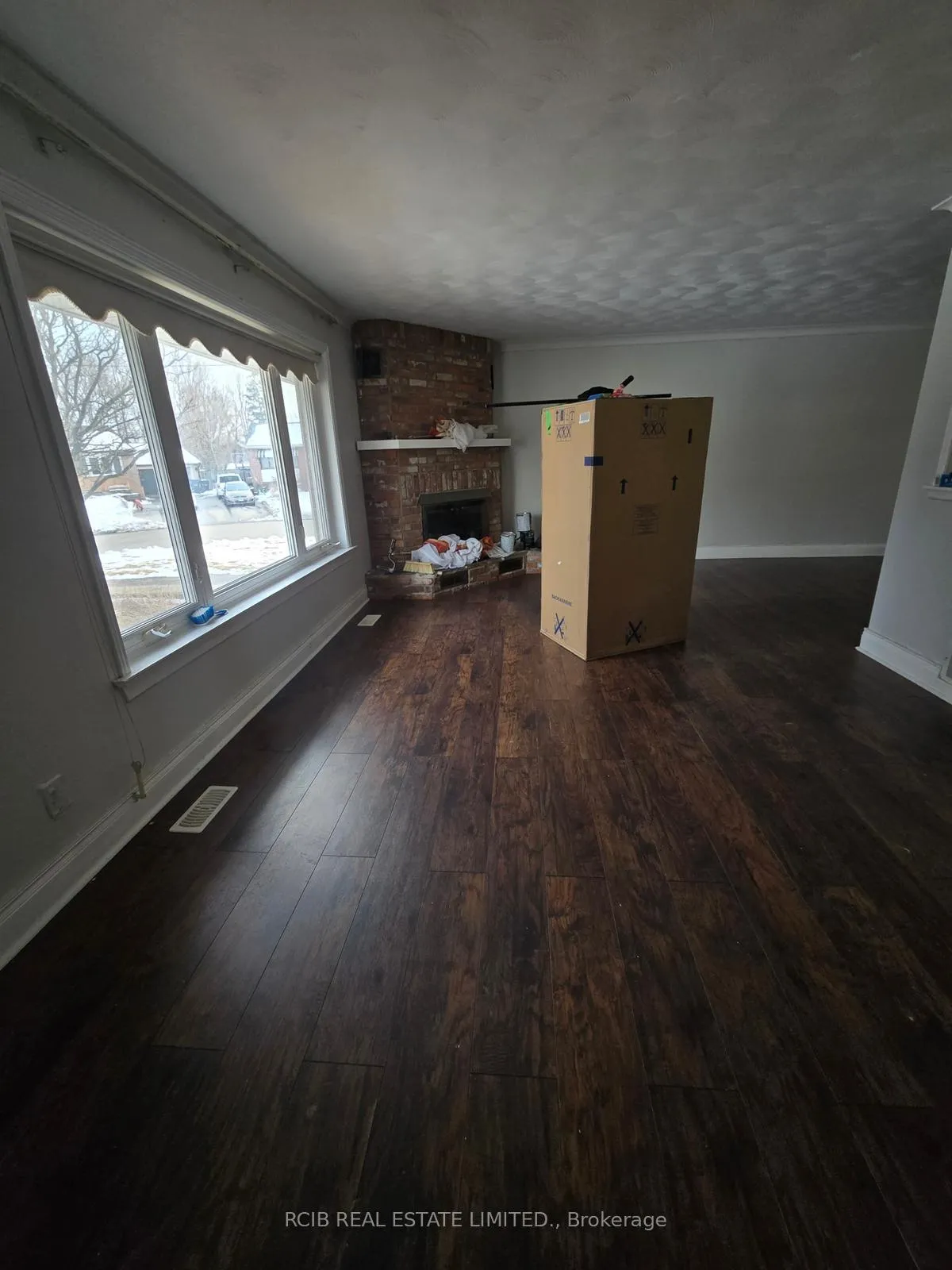 Photo 4 of 35 Carlyle Crescent, Brampton, Brampton East — HOMEH