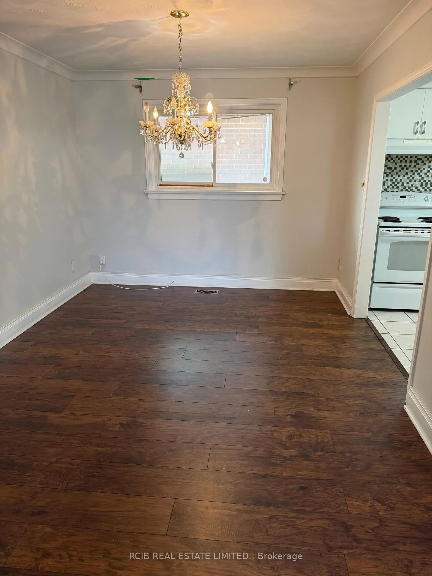 Photo 8 of 35 Carlyle Crescent, Brampton, Brampton East — HOMEH