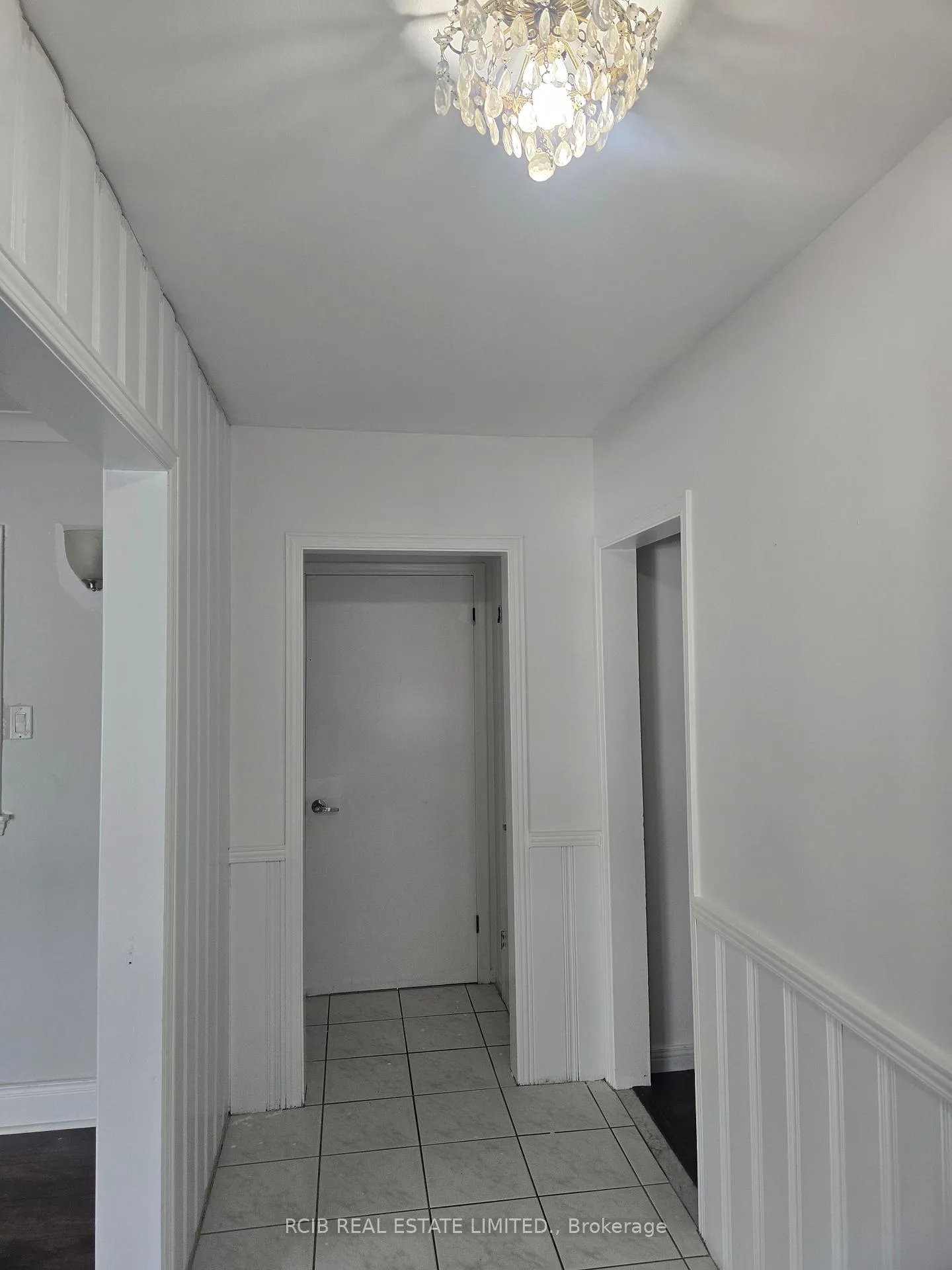 Photo 10 of 35 Carlyle Crescent, Brampton, Brampton East — HOMEH