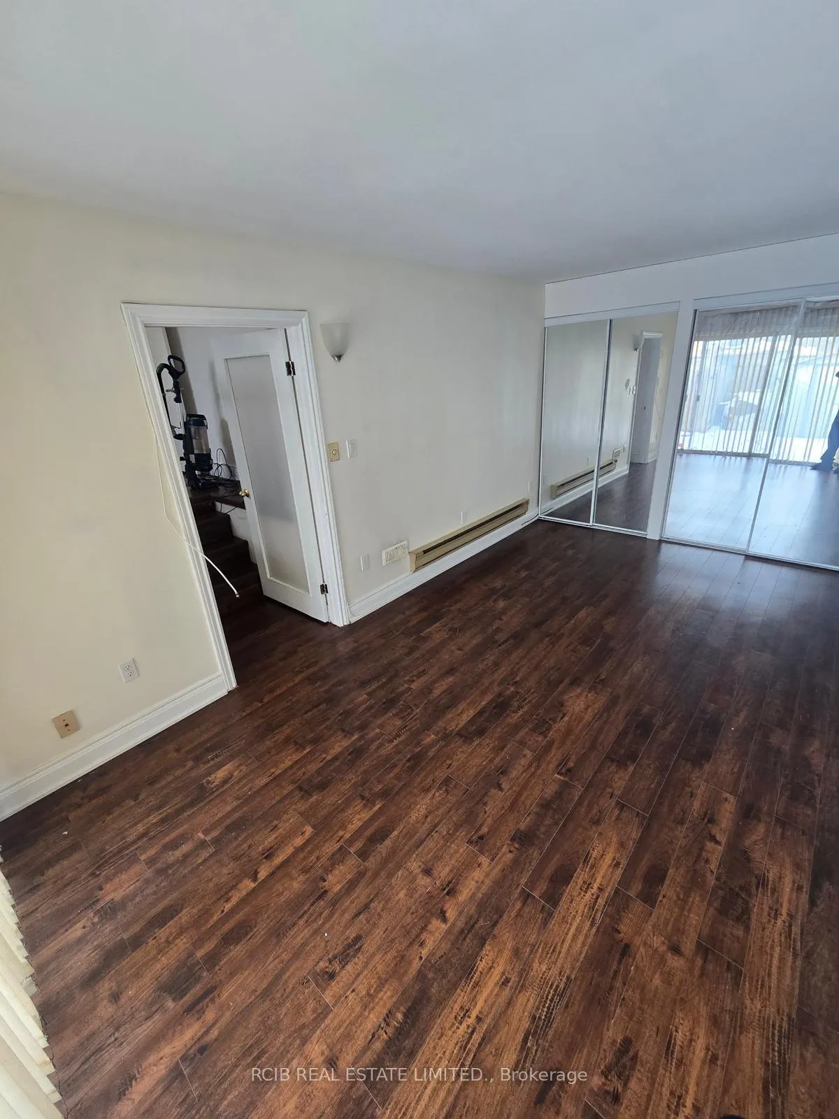 Photo 14 of 35 Carlyle Crescent, Brampton, Brampton East — HOMEH