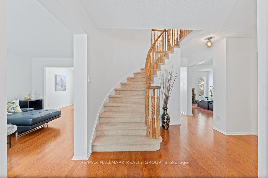 Photo 4 of 23 Pittaway Avenue, Ottawa, Hunt Club Park — HOMEH