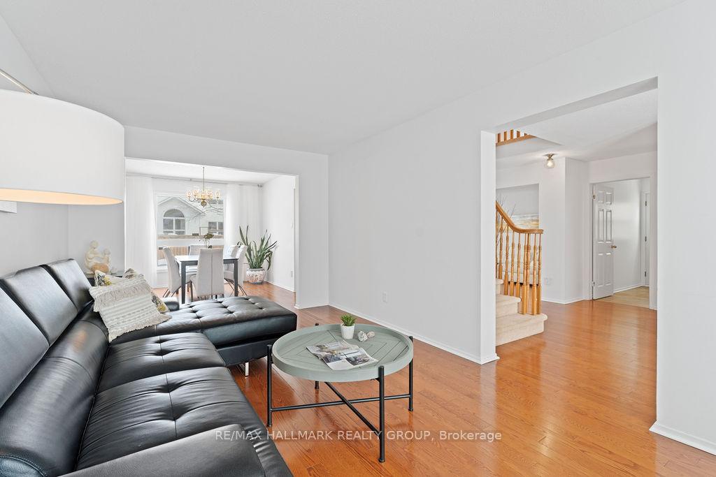 Photo 14 of 23 Pittaway Avenue, Ottawa, Hunt Club Park — HOMEH