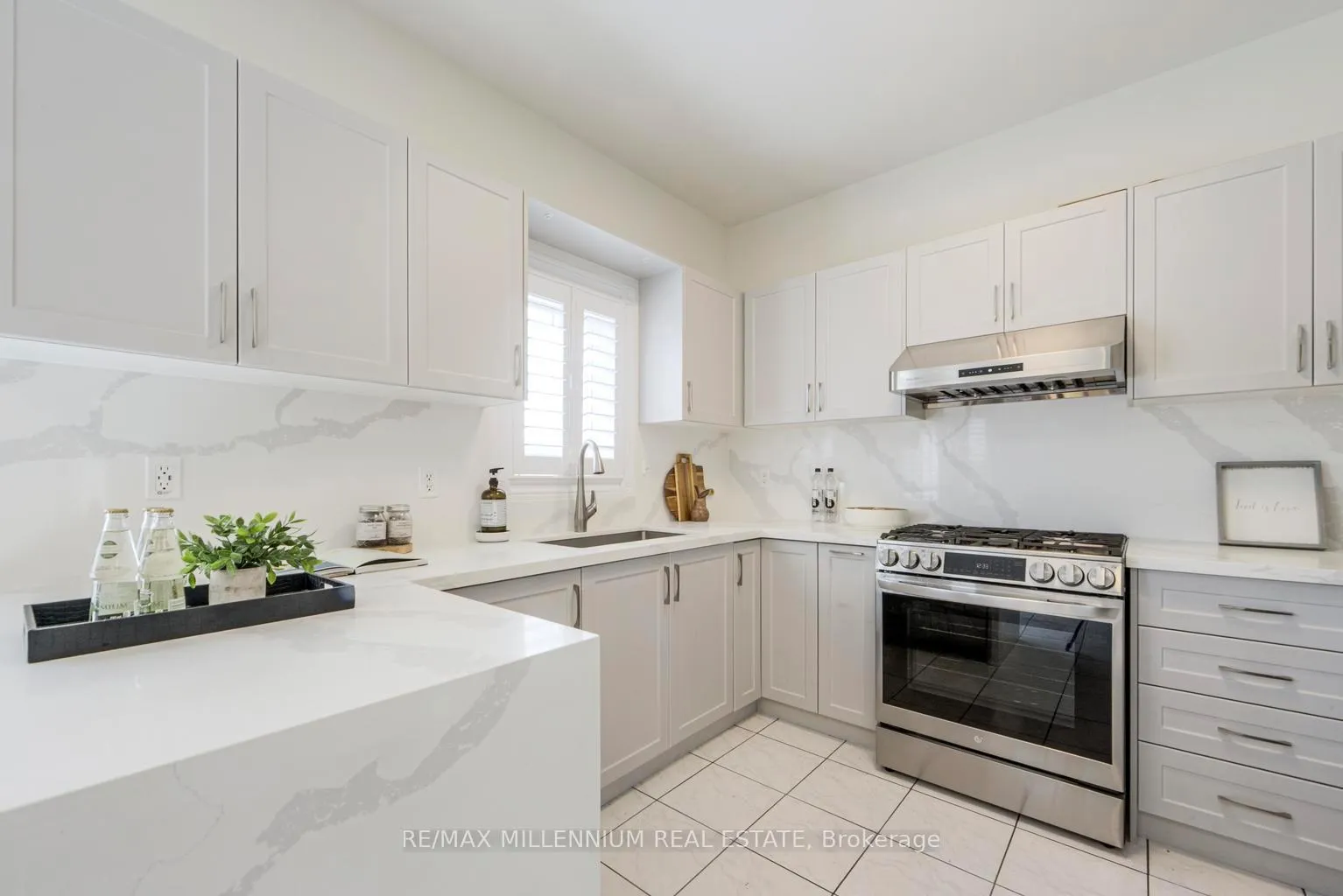 Photo 7 of 163 Golden Avenue, Markham, Middlefield — HOMEH