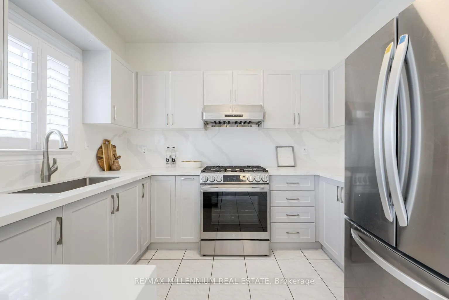 Photo 8 of 163 Golden Avenue, Markham, Middlefield — HOMEH