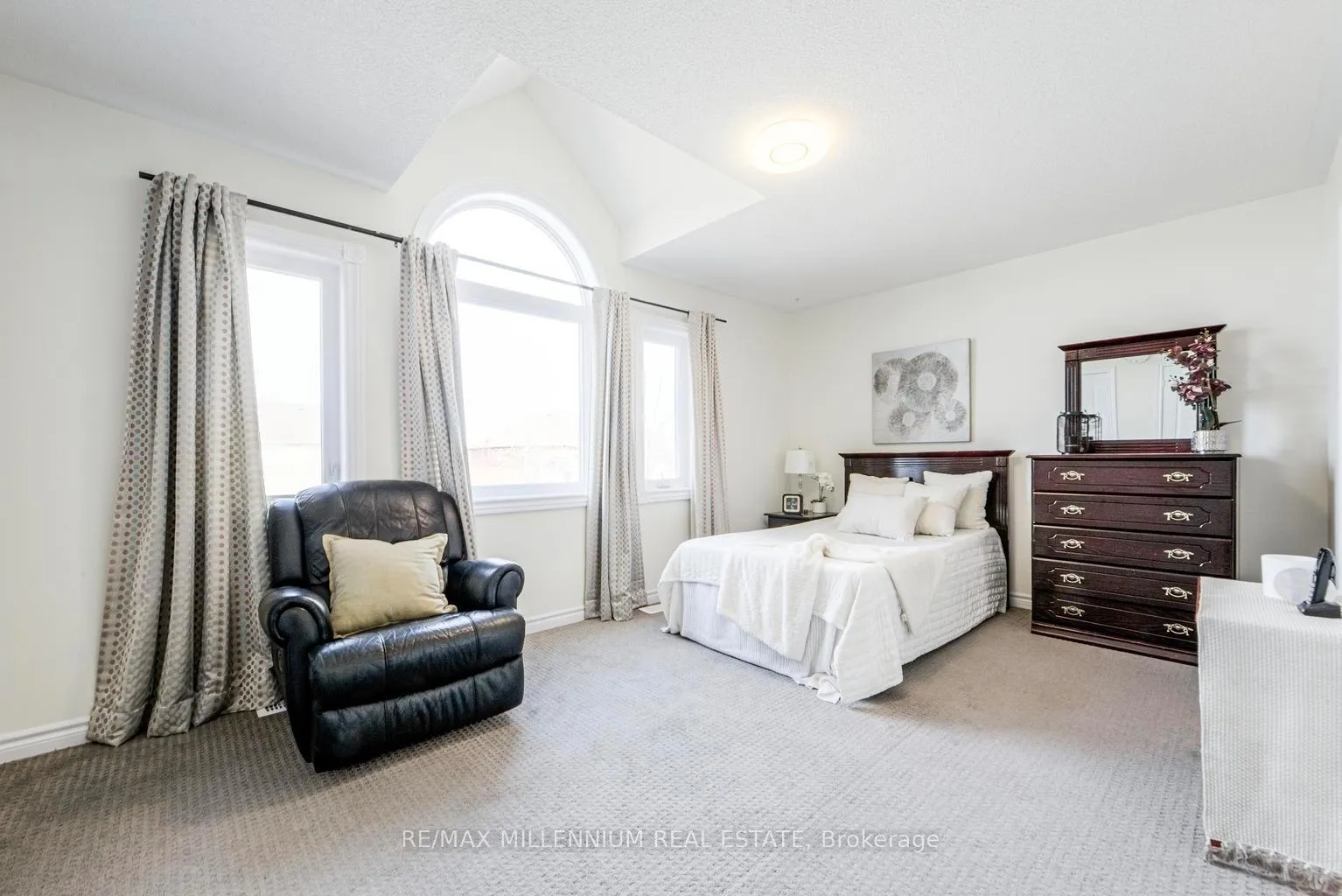 Photo 14 of 163 Golden Avenue, Markham, Middlefield — HOMEH