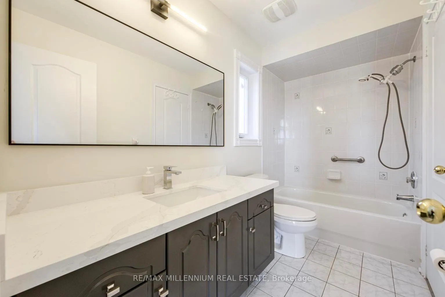 Photo 15 of 163 Golden Avenue, Markham, Middlefield — HOMEH