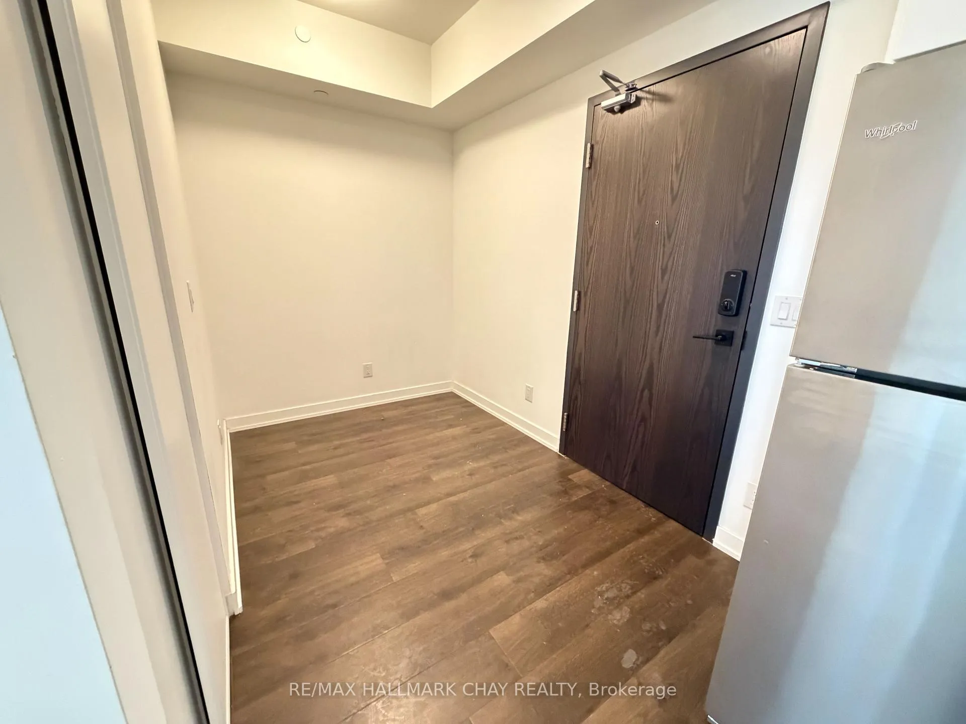 Photo 3 of Unit 912, 56 Lakeside Terrace, Barrie, Little Lake — HOMEH