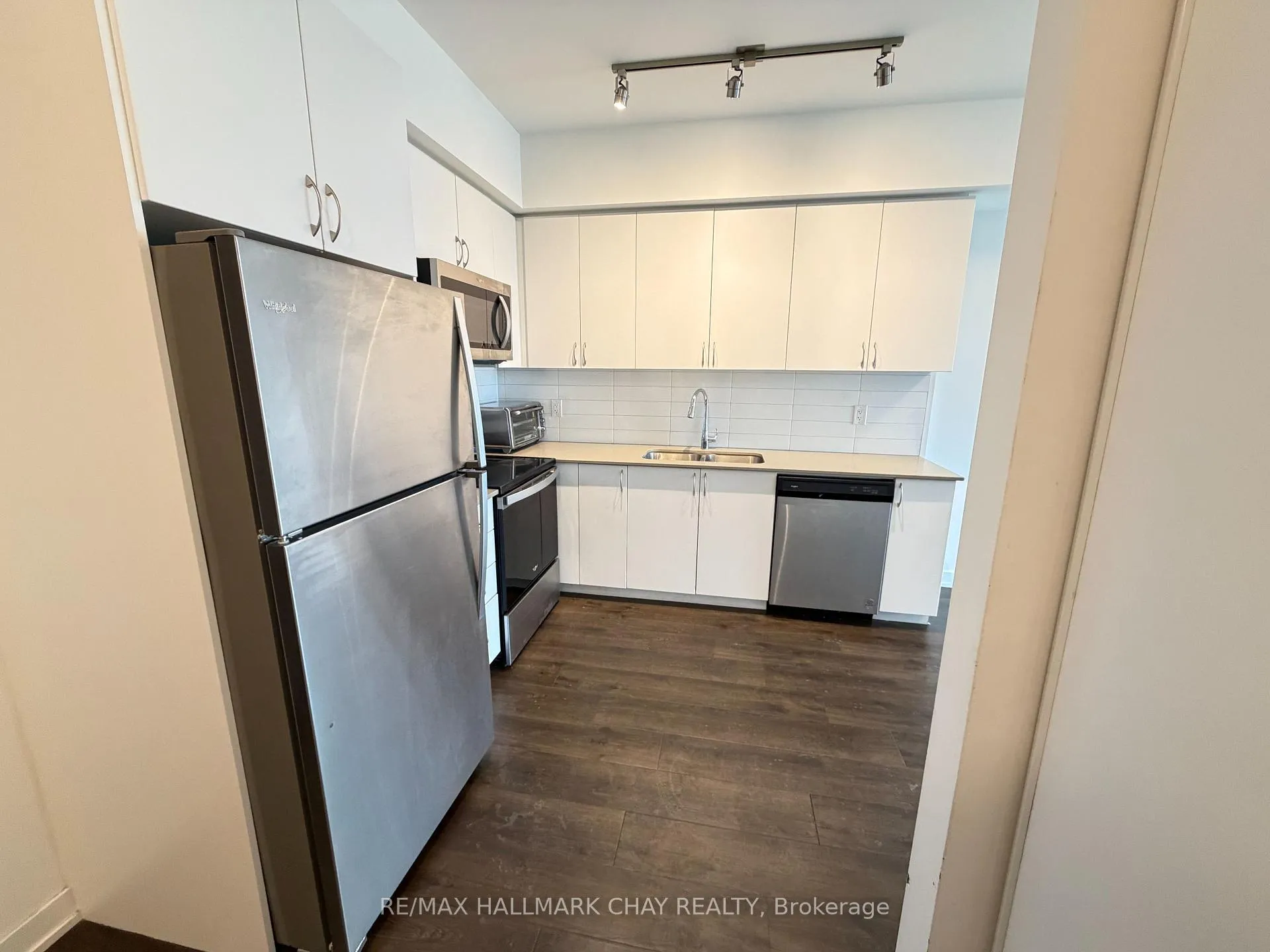 Photo 4 of Unit 912, 56 Lakeside Terrace, Barrie, Little Lake — HOMEH