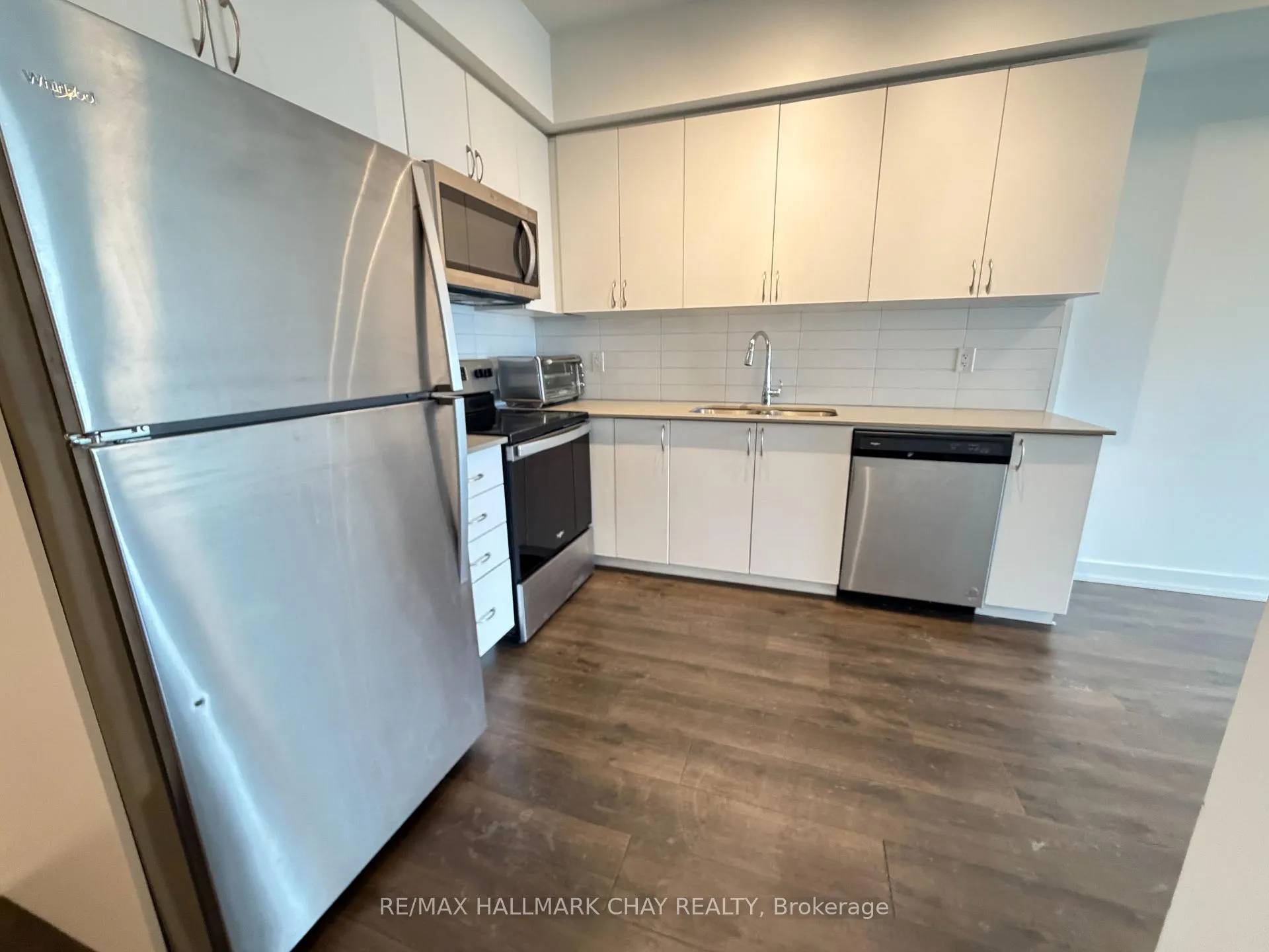 Photo 7 of Unit 912, 56 Lakeside Terrace, Barrie, Little Lake — HOMEH