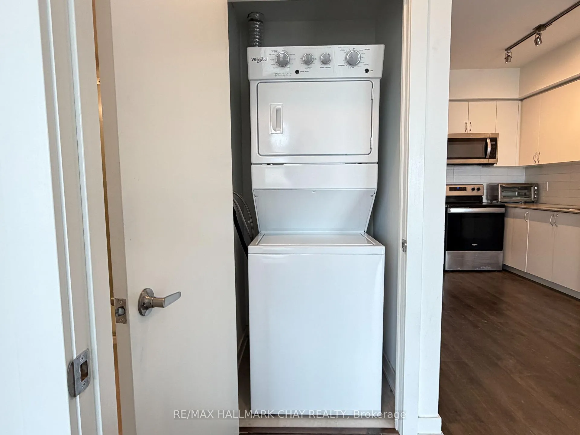 Photo 9 of Unit 912, 56 Lakeside Terrace, Barrie, Little Lake — HOMEH
