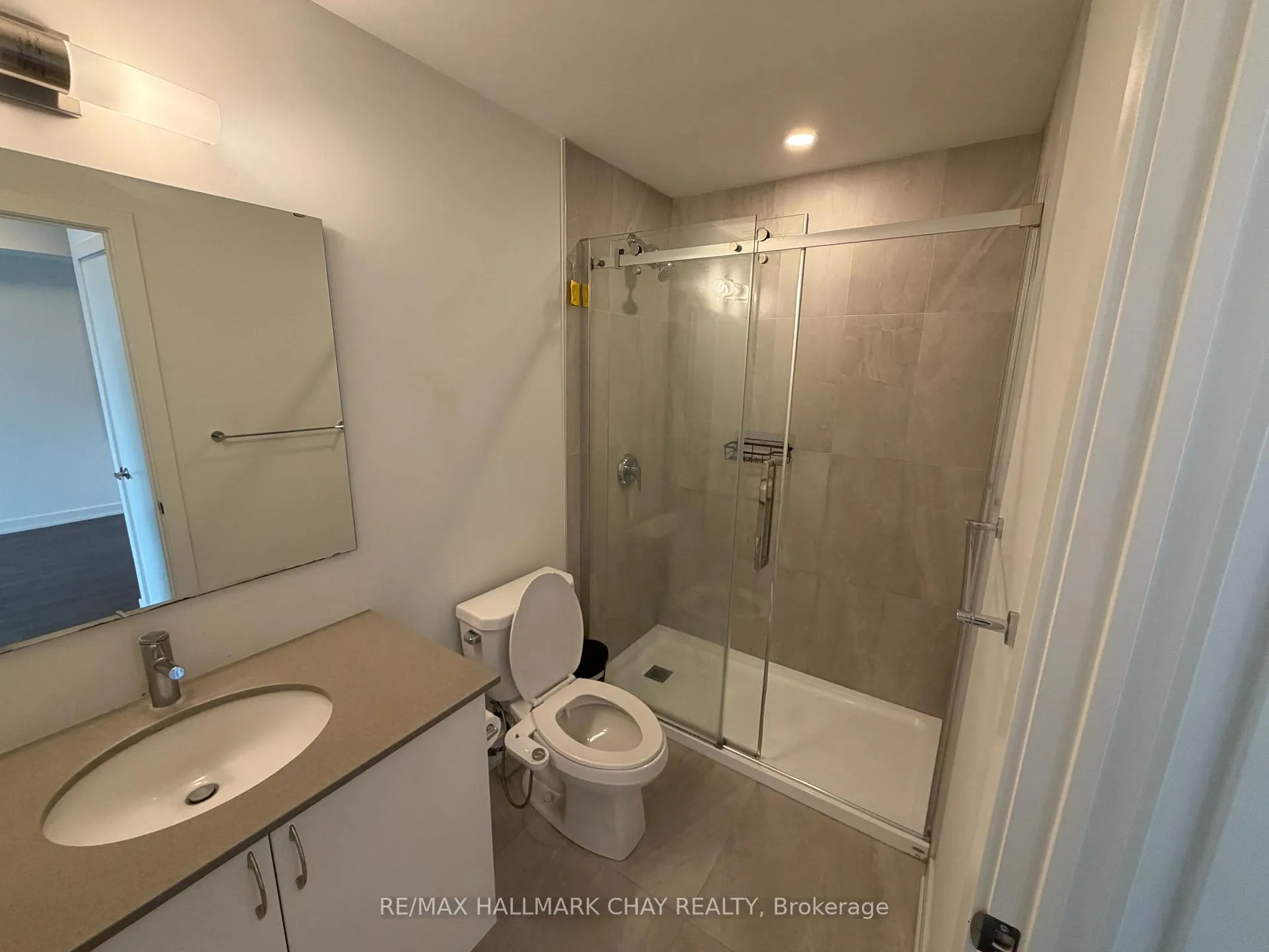 Photo 12 of Unit 912, 56 Lakeside Terrace, Barrie, Little Lake — HOMEH