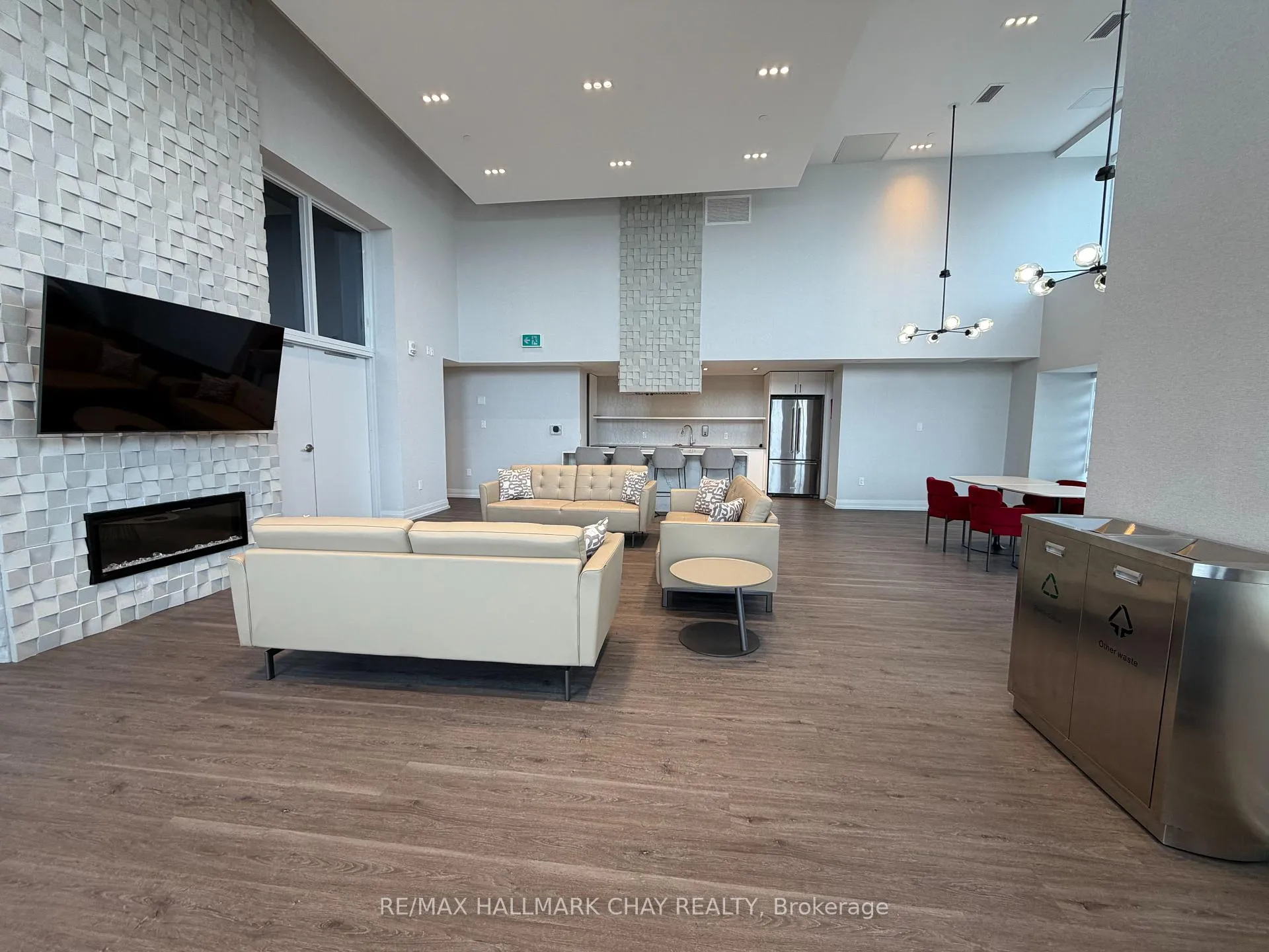 Photo 18 of Unit 912, 56 Lakeside Terrace, Barrie, Little Lake — HOMEH