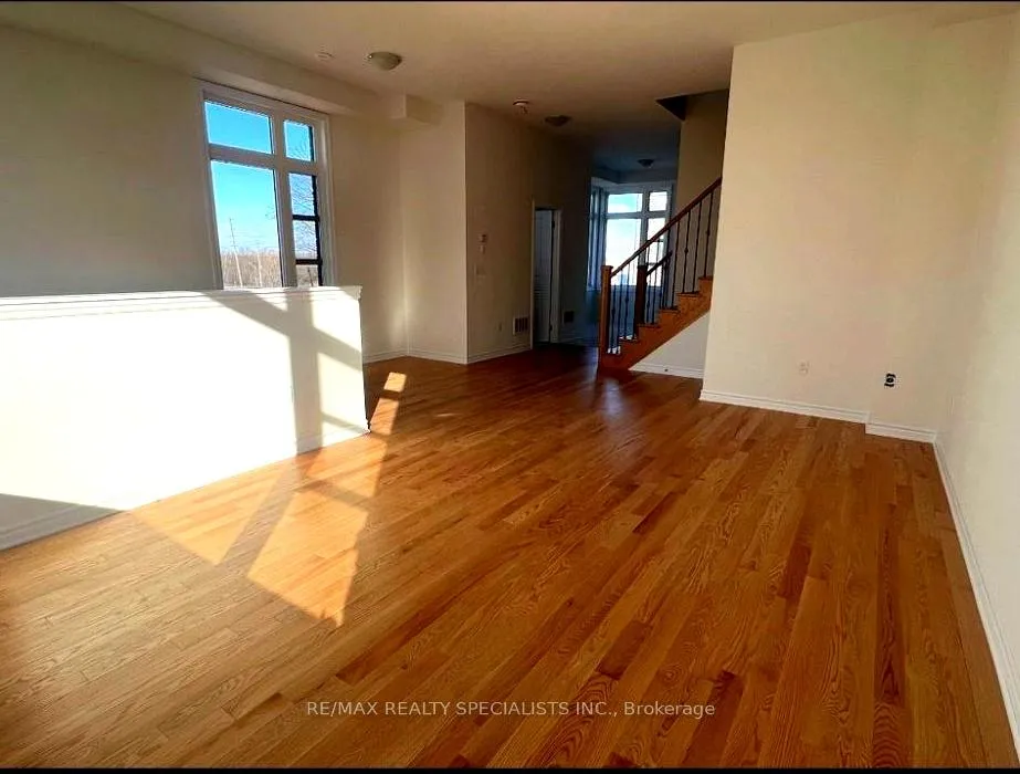 Photo 2 of 60 Inverary Crescent, Vaughan, Elder Mills — HOMEH