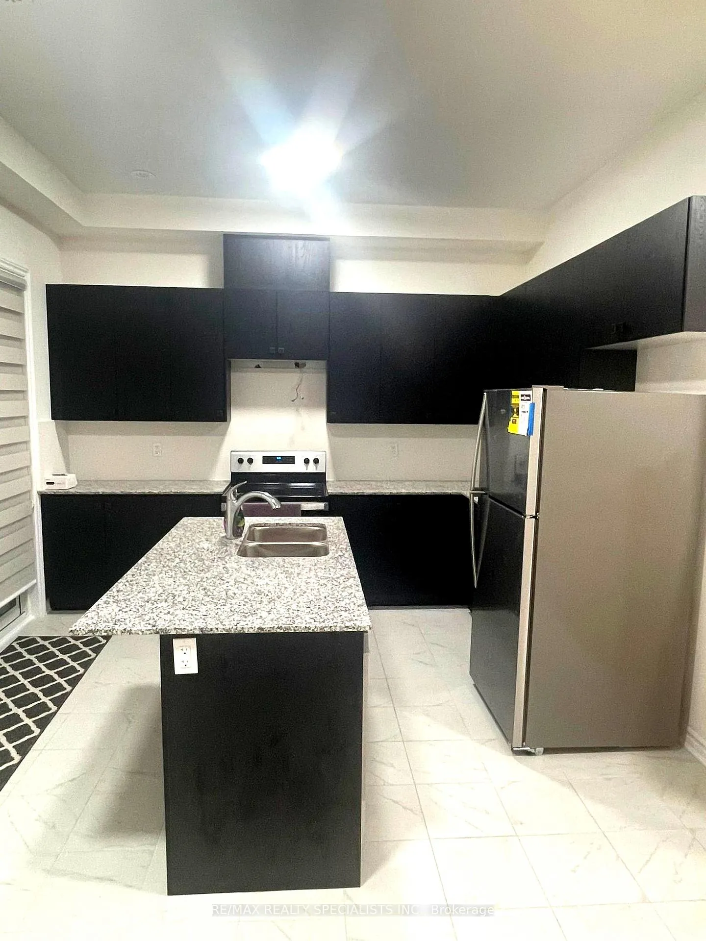 Photo 3 of 60 Inverary Crescent, Vaughan, Elder Mills — HOMEH