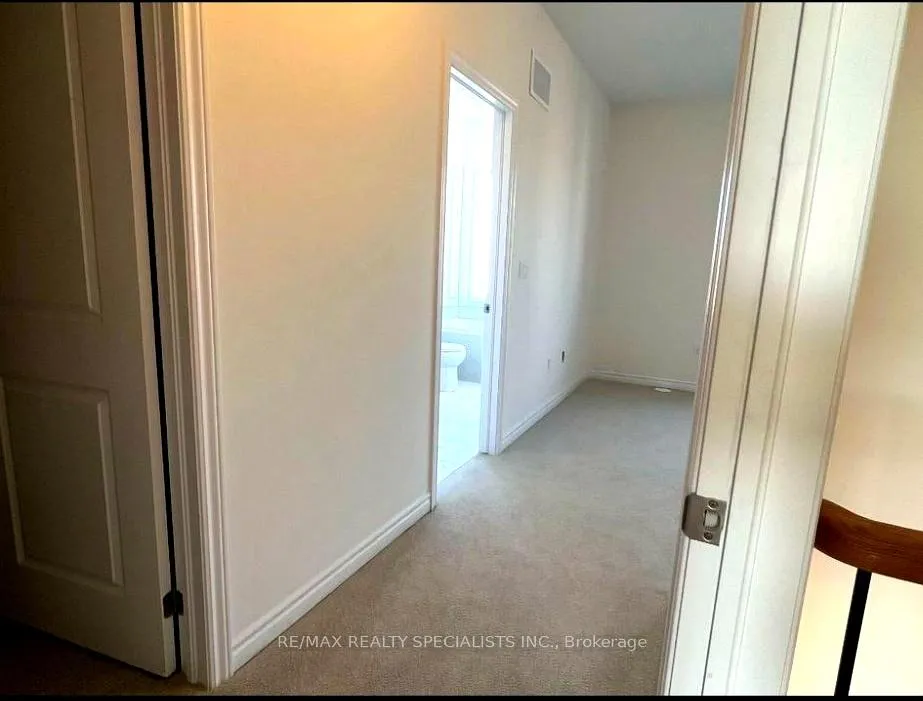 Photo 4 of 60 Inverary Crescent, Vaughan, Elder Mills — HOMEH