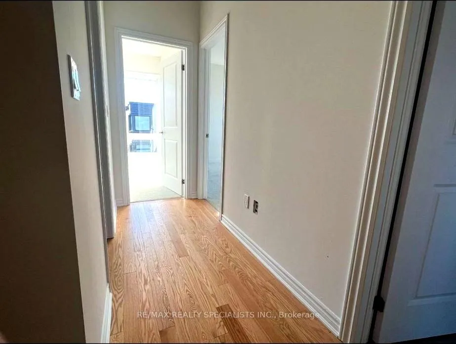 Photo 5 of 60 Inverary Crescent, Vaughan, Elder Mills — HOMEH
