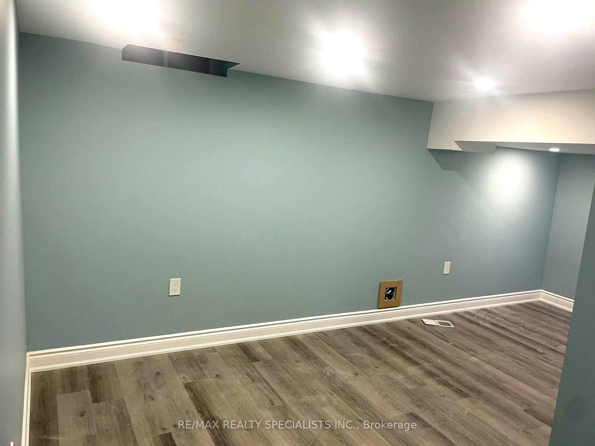 Photo 15 of 60 Inverary Crescent, Vaughan, Elder Mills — HOMEH
