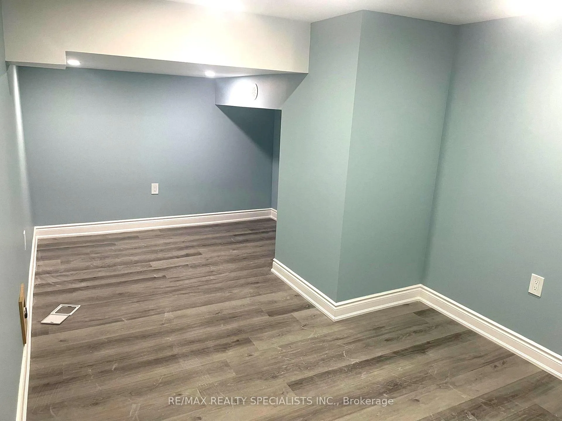 Photo 17 of 60 Inverary Crescent, Vaughan, Elder Mills — HOMEH