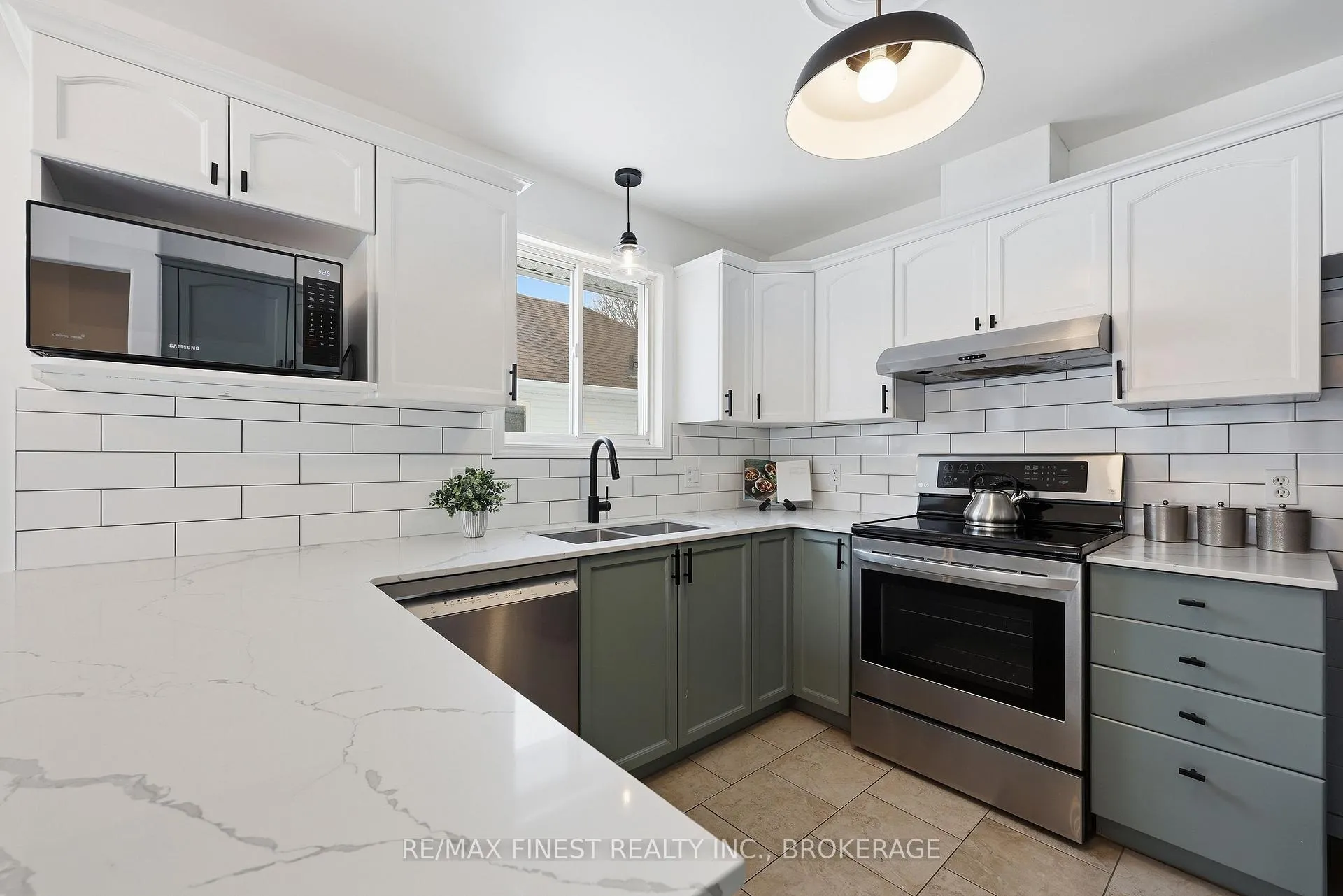 Photo 17 of 405 Fieldstone Drive, Kingston, Kingston East (Incl Barret Crt) — HOMEH
