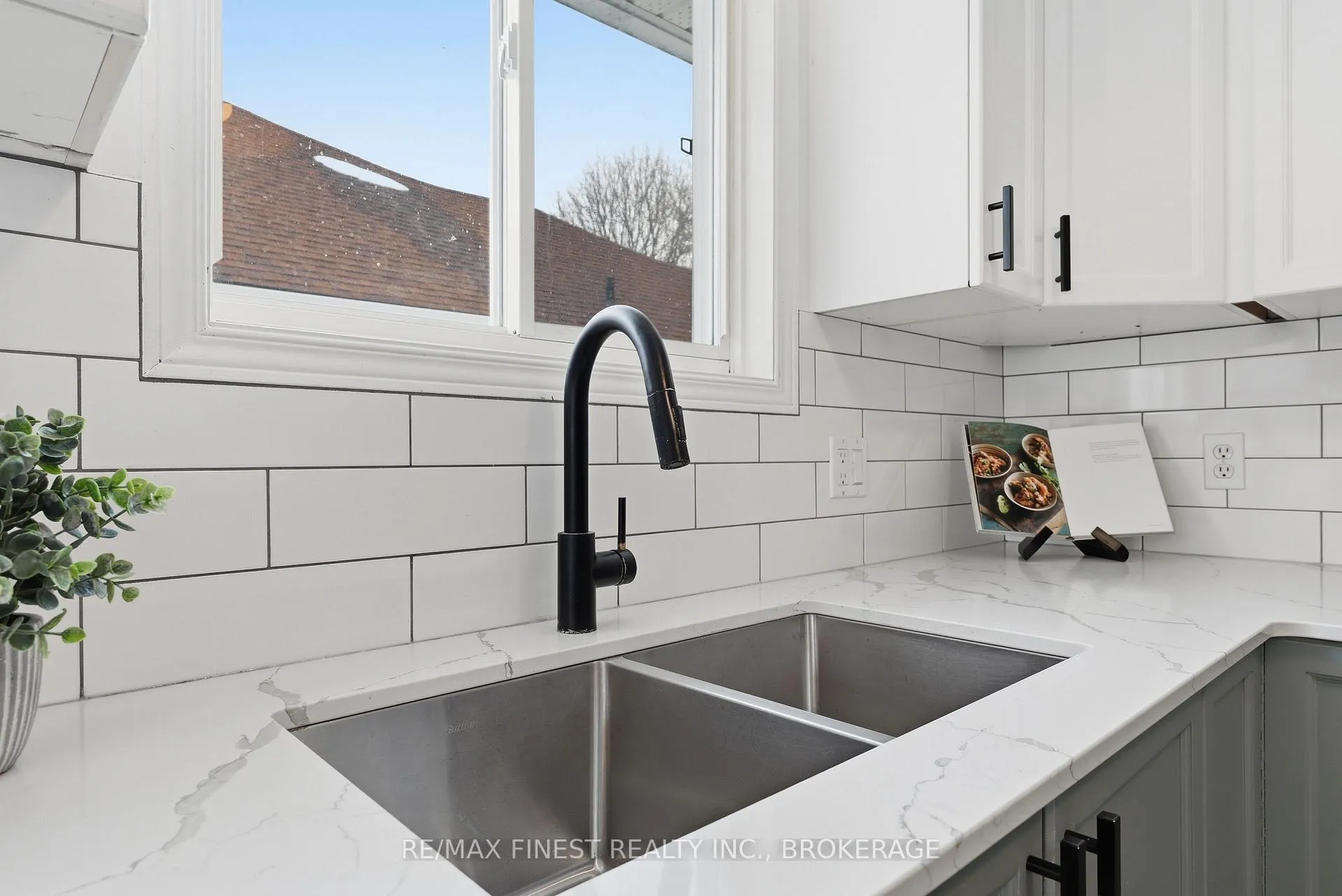 Photo 18 of 405 Fieldstone Drive, Kingston, Kingston East (Incl Barret Crt) — HOMEH
