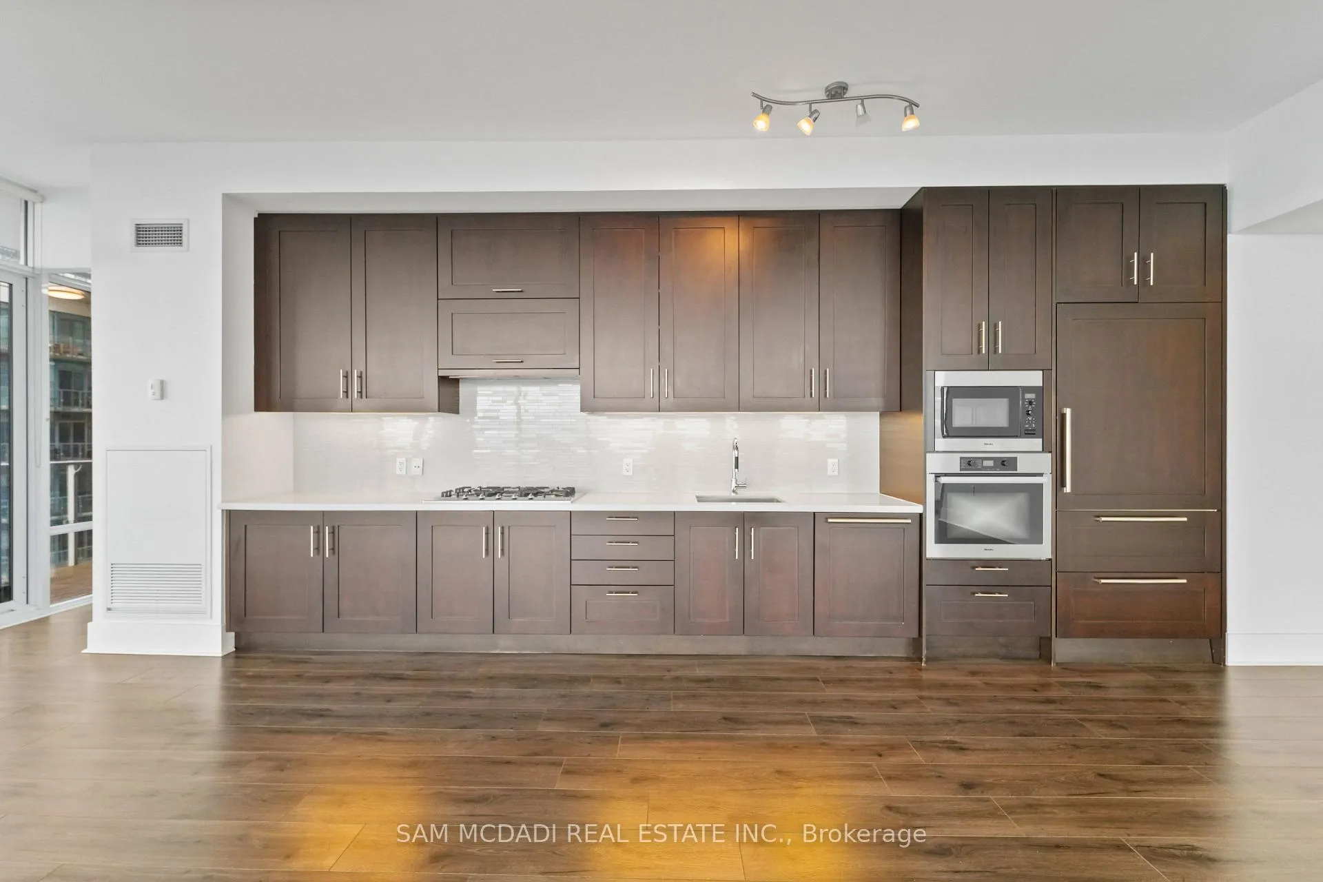 Photo 2 of Unit 914, 29 Queens Quay E, Toronto, Waterfront Communities — HOMEH