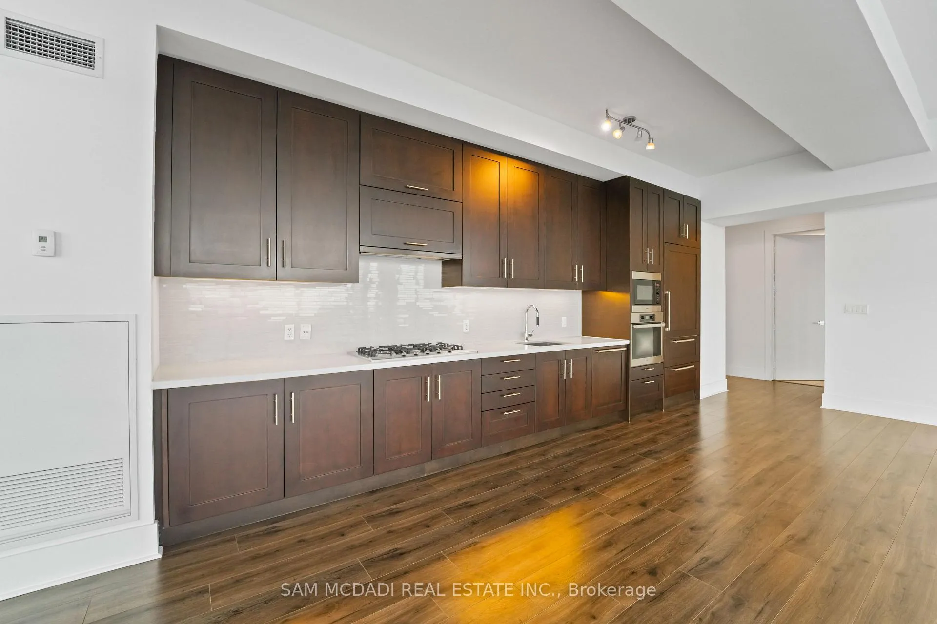 Photo 3 of Unit 914, 29 Queens Quay E, Toronto, Waterfront Communities — HOMEH