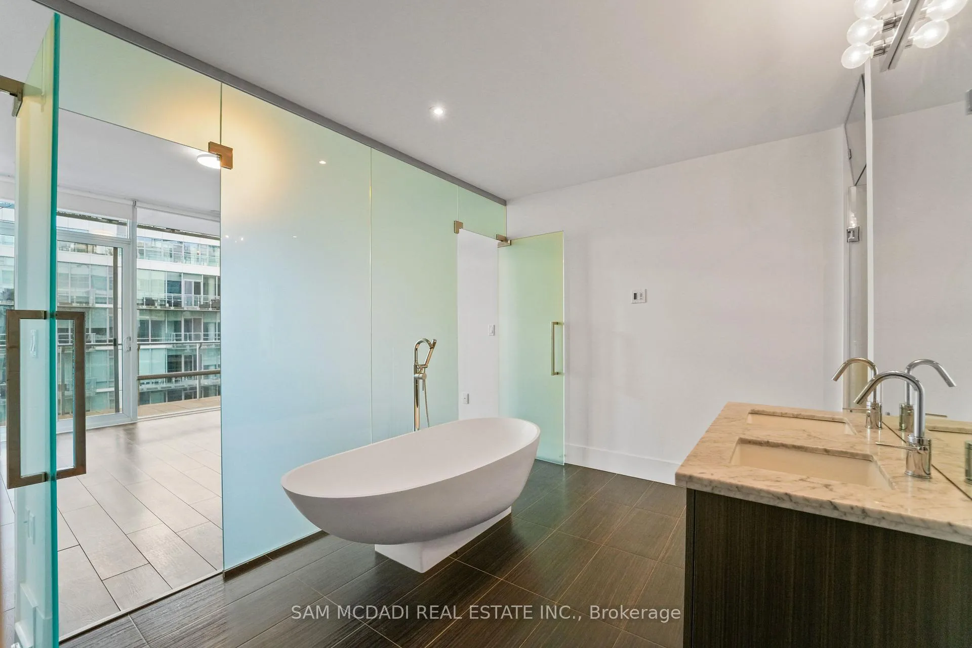 Photo 7 of Unit 914, 29 Queens Quay E, Toronto, Waterfront Communities — HOMEH