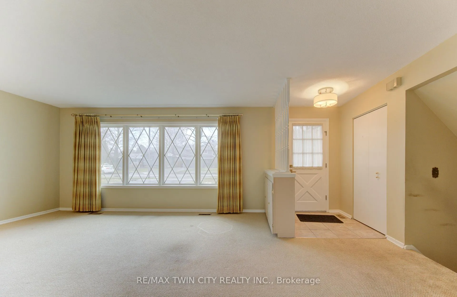 Photo 5 of 313 Braemore Avenue, Waterloo — HOMEH