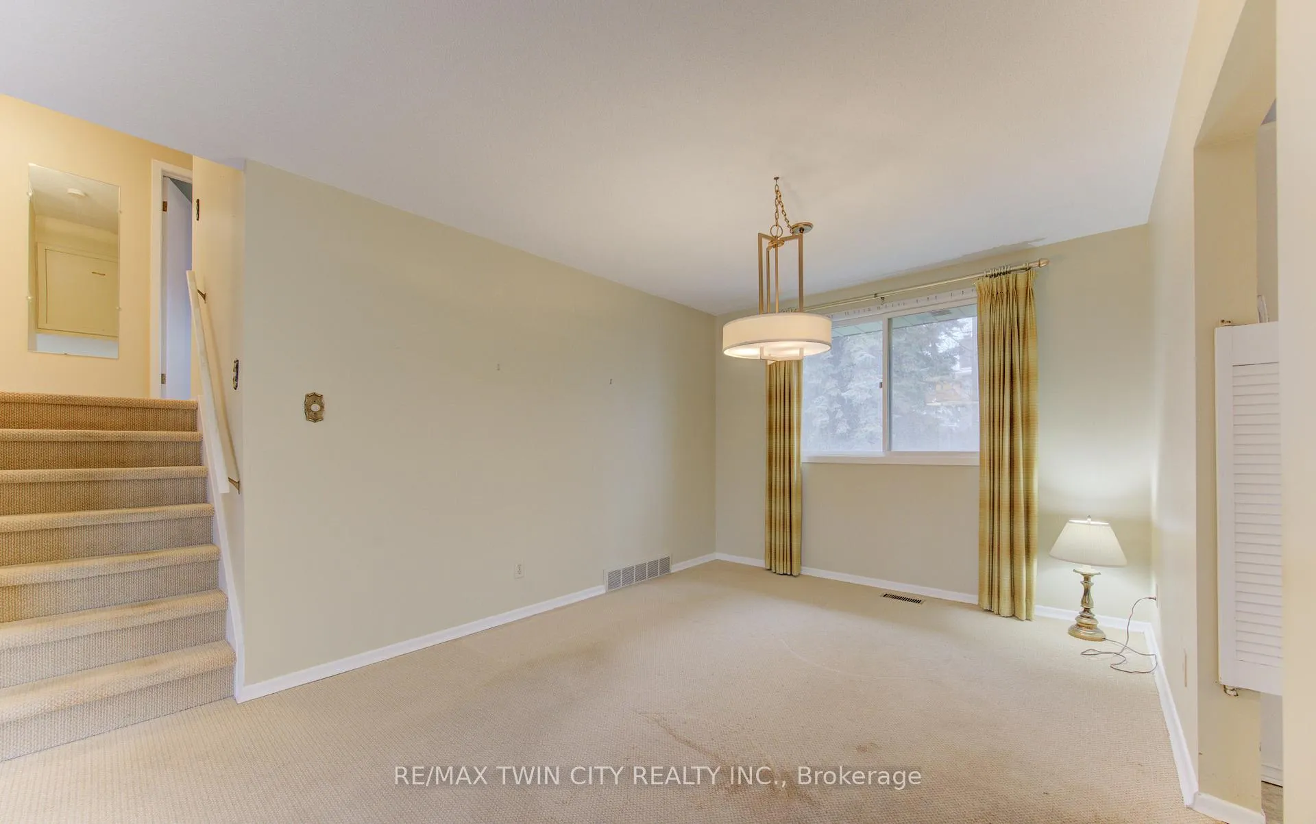 Photo 11 of 313 Braemore Avenue, Waterloo — HOMEH