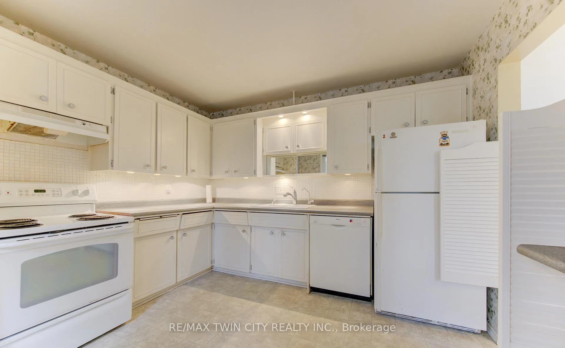 Photo 16 of 313 Braemore Avenue, Waterloo — HOMEH