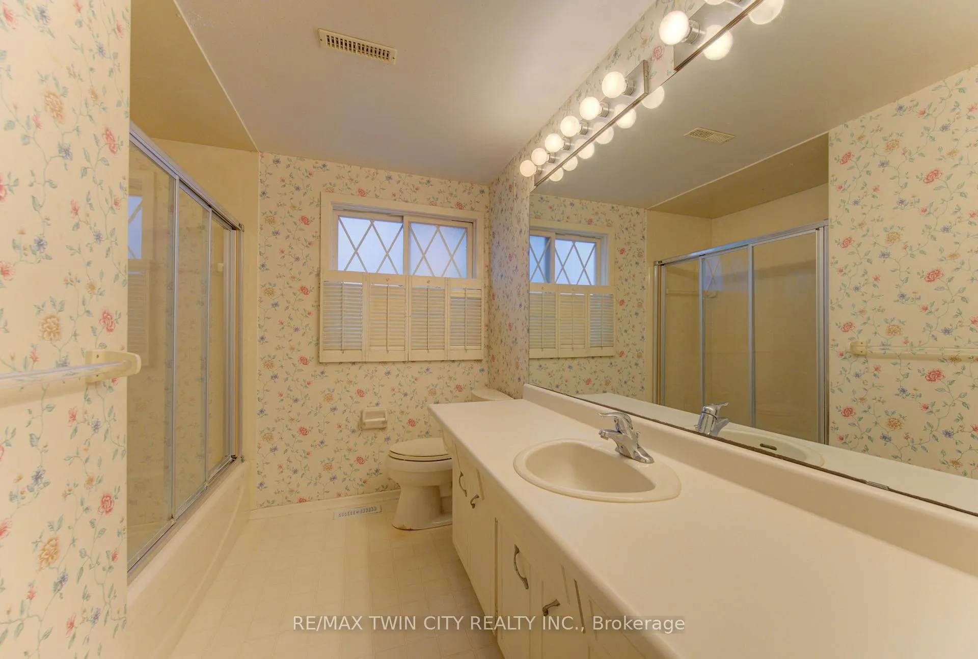 Photo 23 of 313 Braemore Avenue, Waterloo — HOMEH