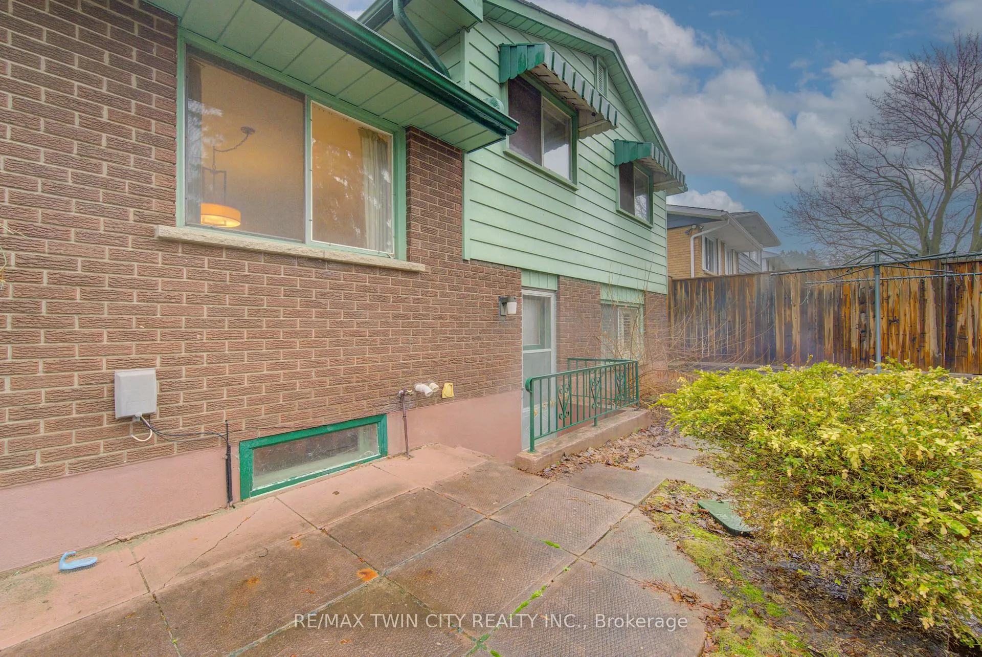 Photo 50 of 313 Braemore Avenue, Waterloo — HOMEH