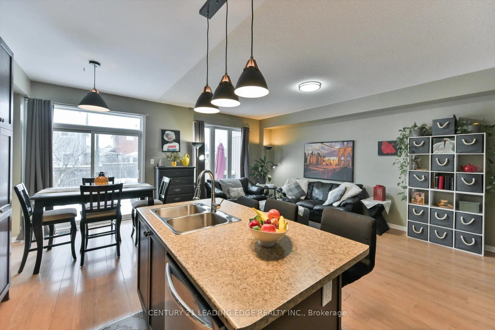 Photo 9 of 3 Hadleigh Way, Whitby, Brooklin — HOMEH