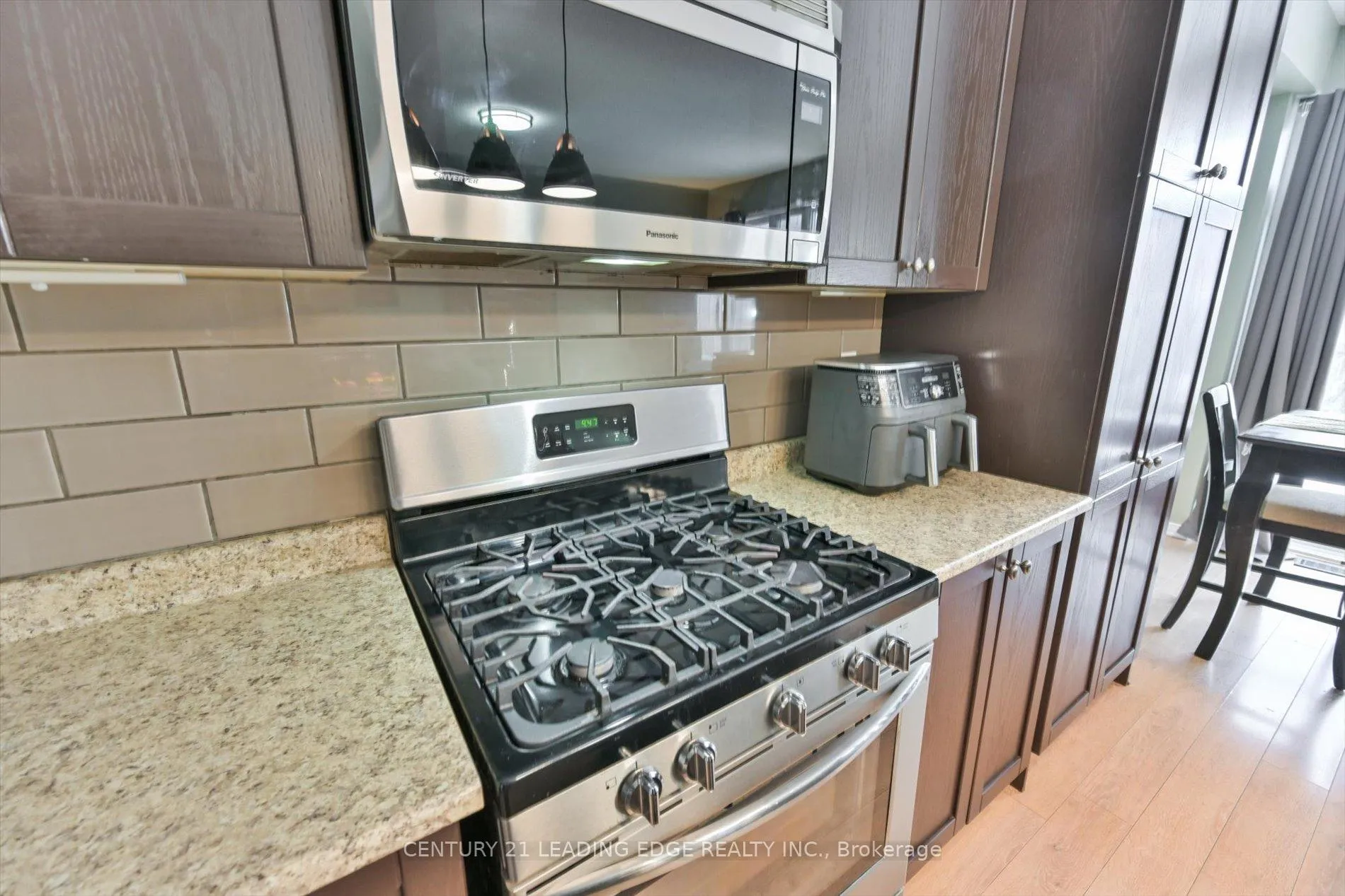 Photo 11 of 3 Hadleigh Way, Whitby, Brooklin — HOMEH