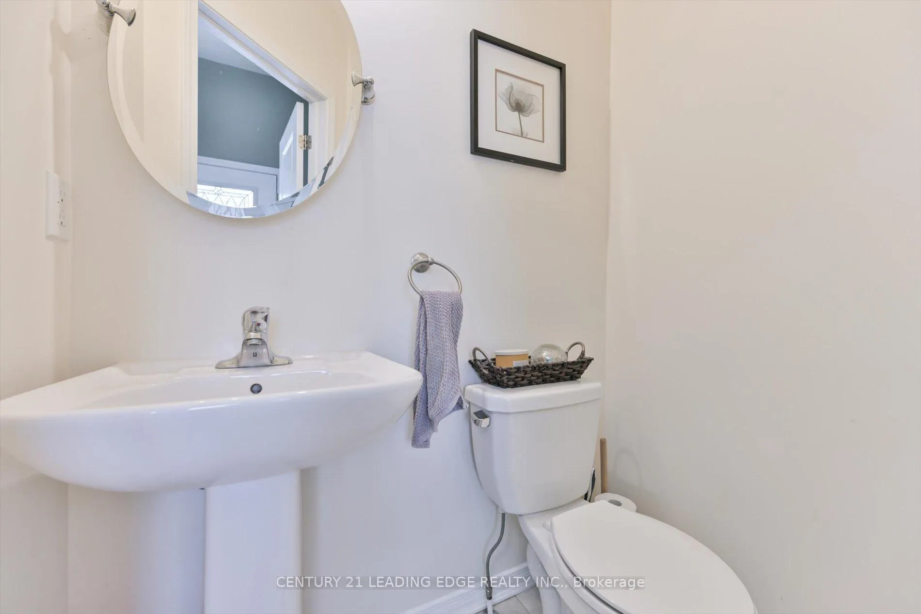 Photo 16 of 3 Hadleigh Way, Whitby, Brooklin — HOMEH