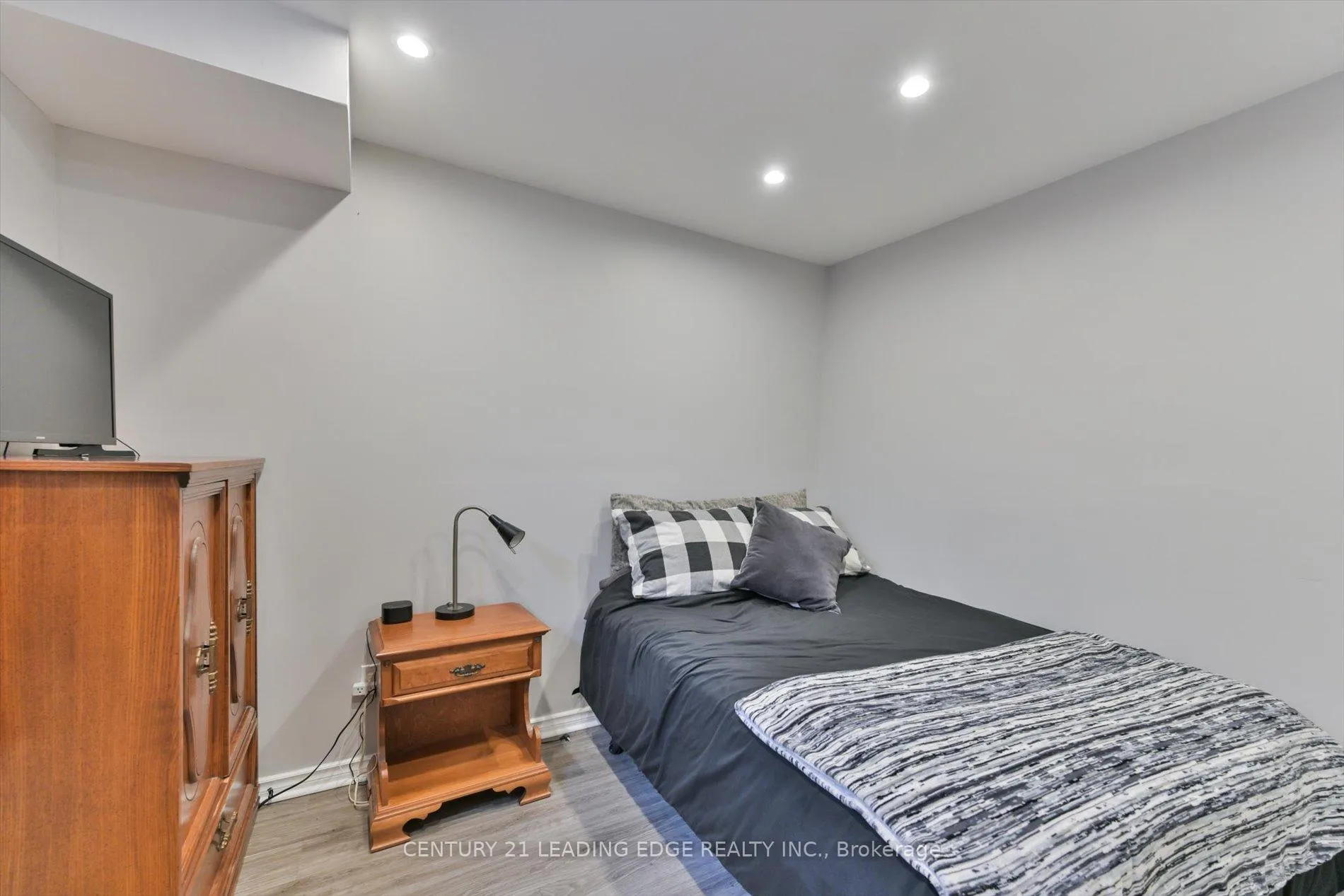 Photo 30 of 3 Hadleigh Way, Whitby, Brooklin — HOMEH