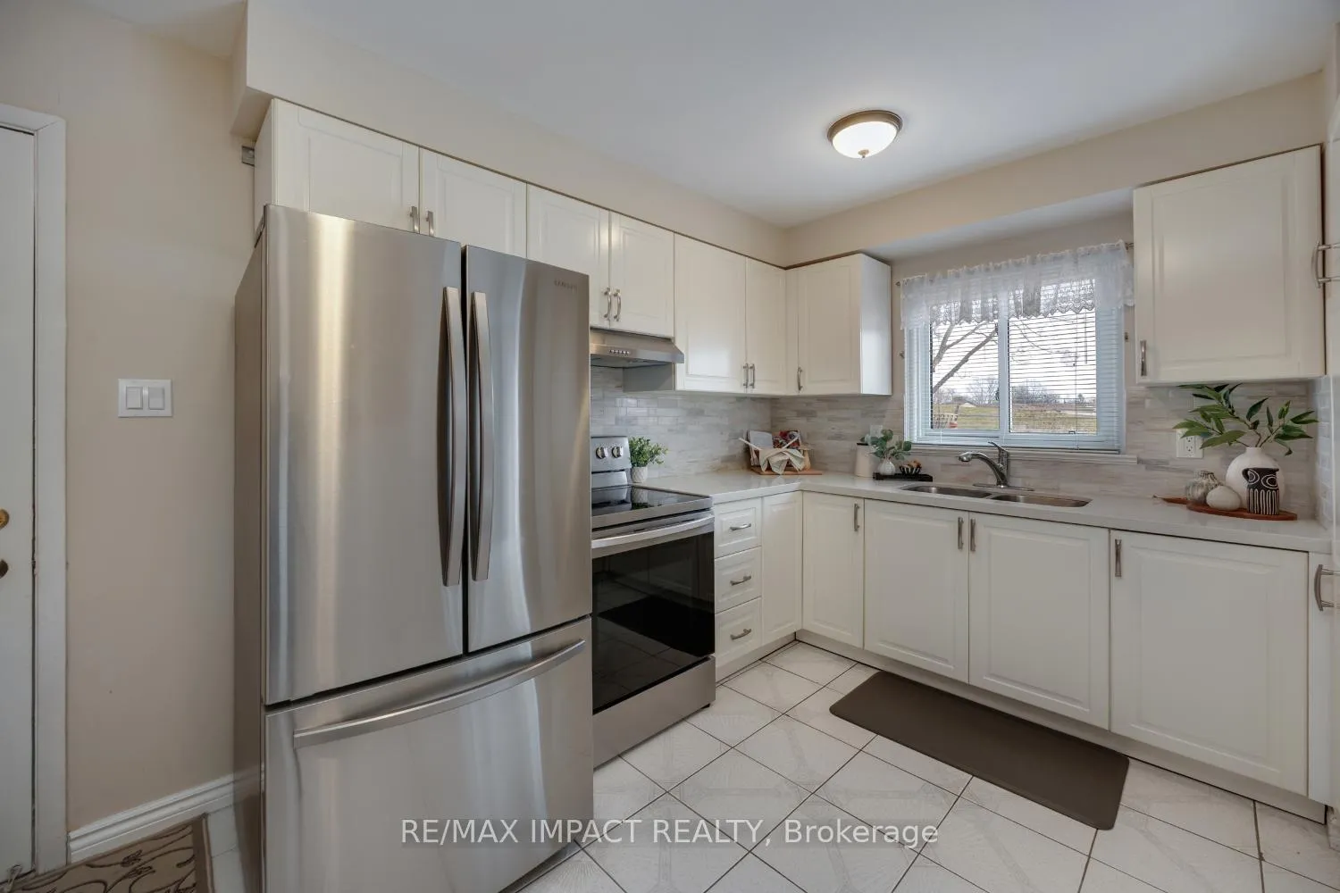 Photo 7 of 672 Galahad Drive, Oshawa, Eastdale — HOMEH
