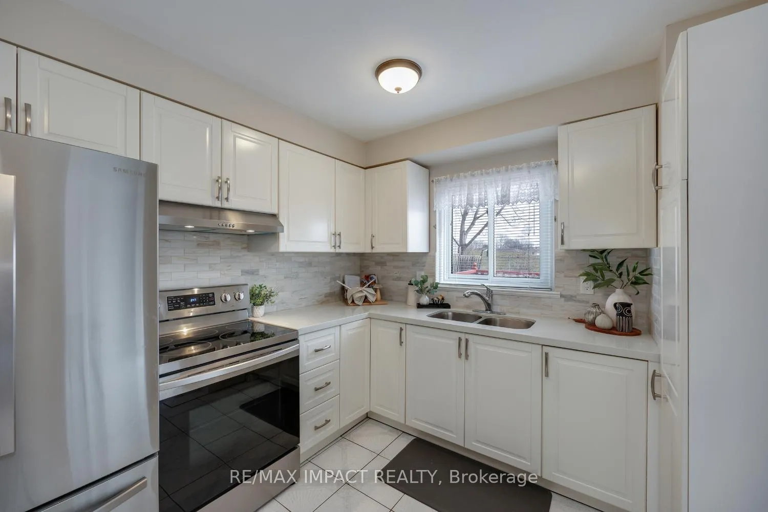 Photo 9 of 672 Galahad Drive, Oshawa, Eastdale — HOMEH