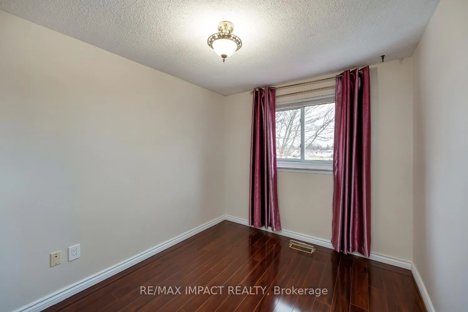 Photo 32 of 672 Galahad Drive, Oshawa, Eastdale — HOMEH