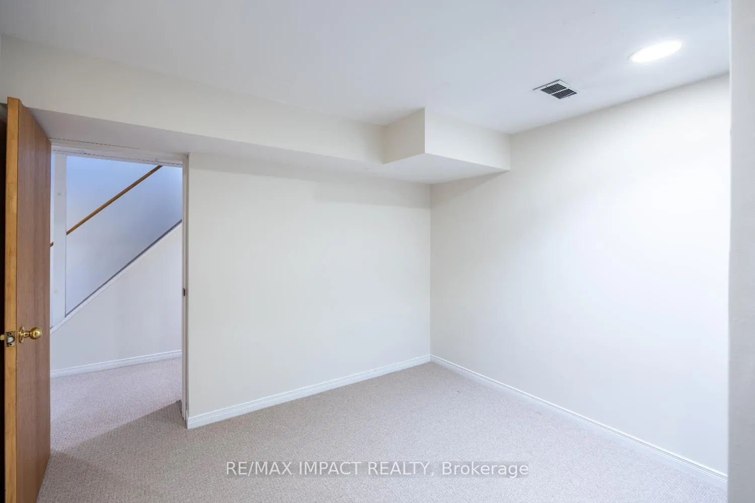Photo 38 of 672 Galahad Drive, Oshawa, Eastdale — HOMEH