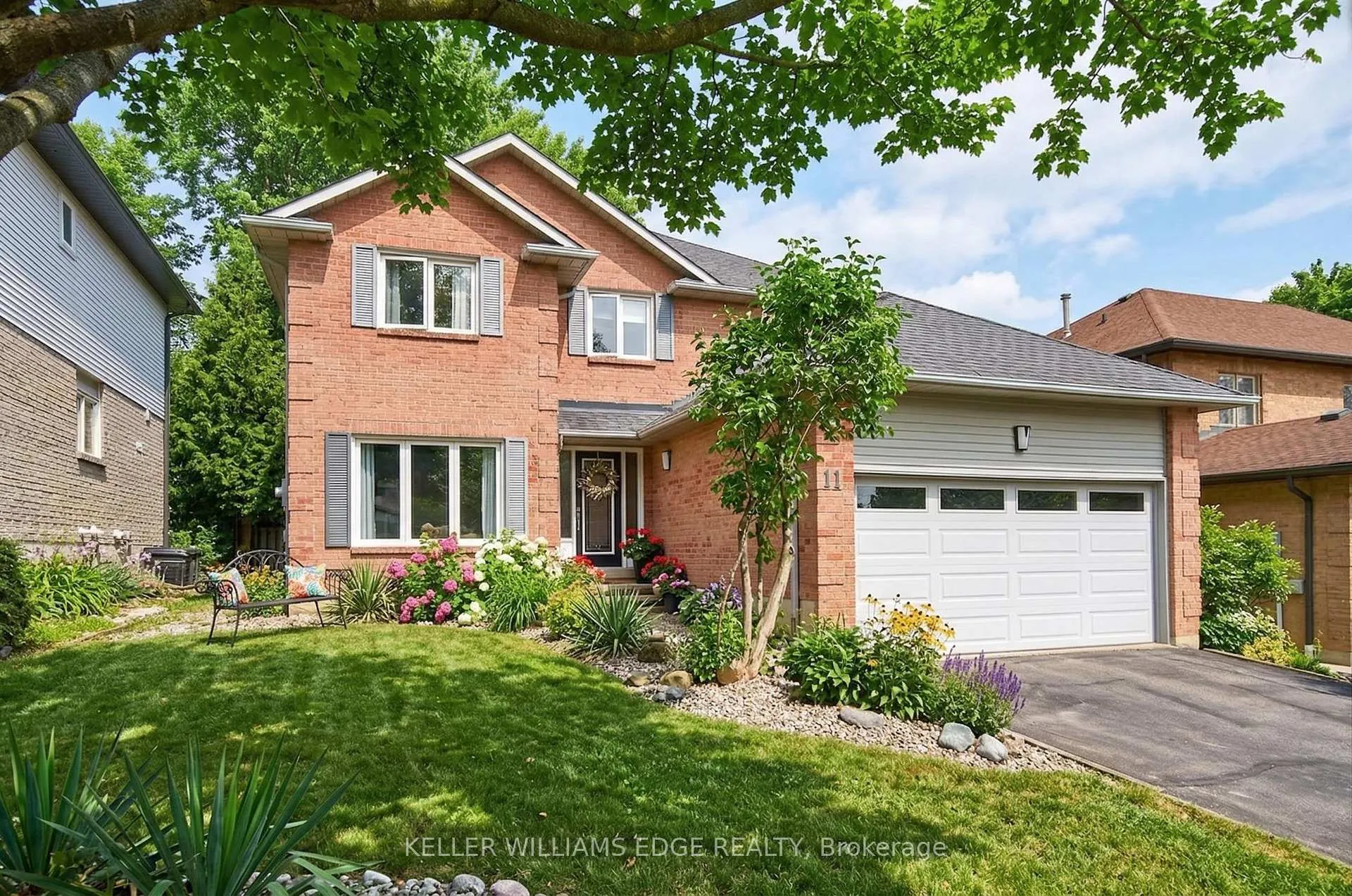 Photo 2 of 11 Giffin Road, Hamilton, Dundas — HOMEH