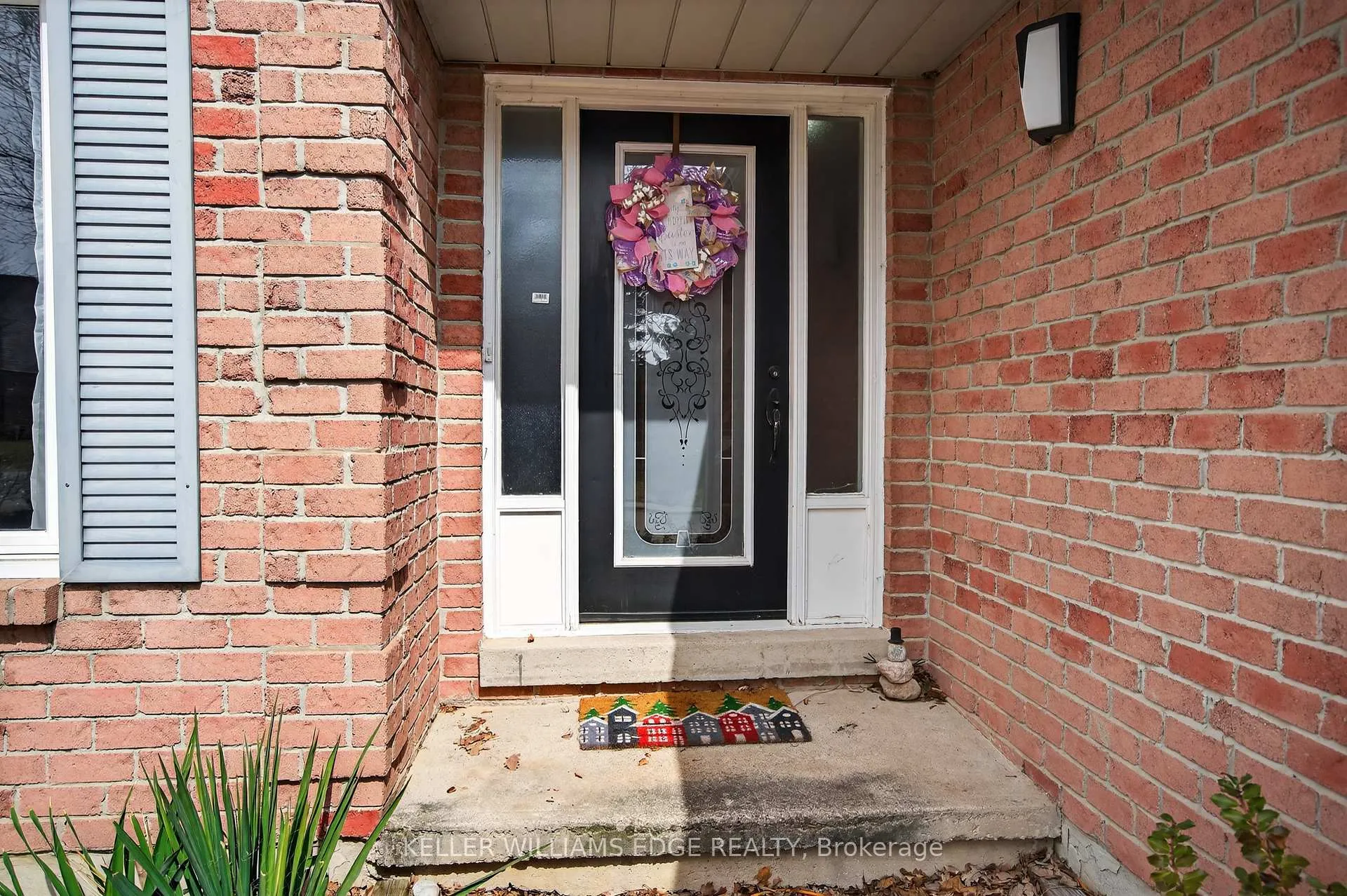 Photo 3 of 11 Giffin Road, Hamilton, Dundas — HOMEH