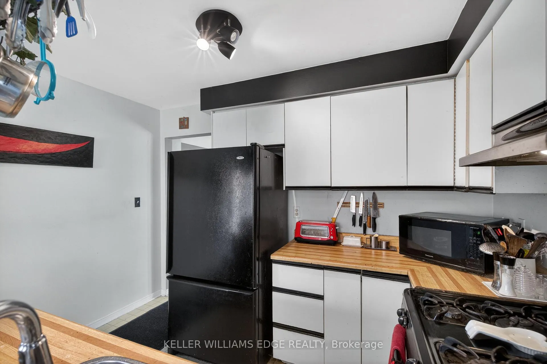 Photo 14 of 11 Giffin Road, Hamilton, Dundas — HOMEH