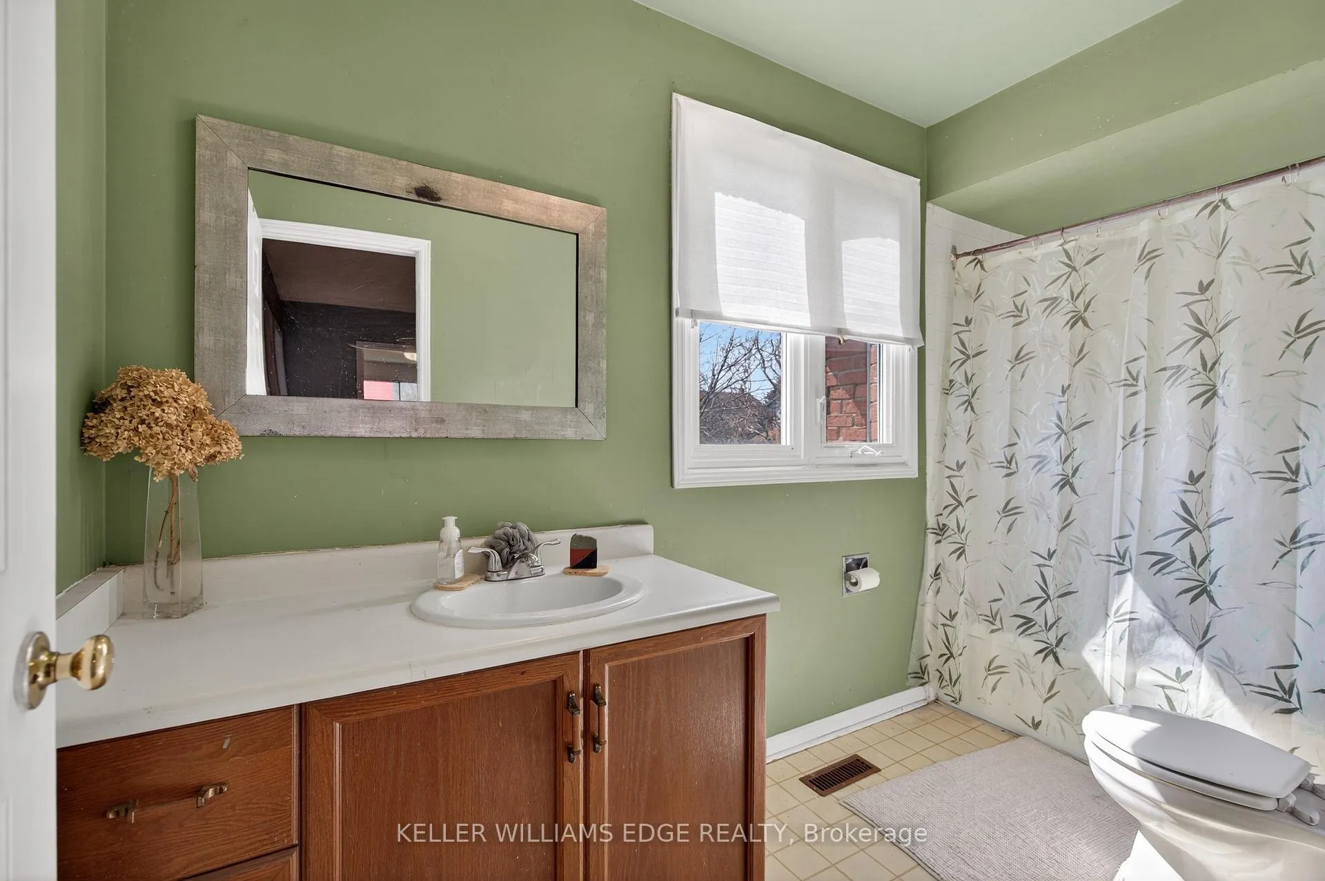 Photo 36 of 11 Giffin Road, Hamilton, Dundas — HOMEH