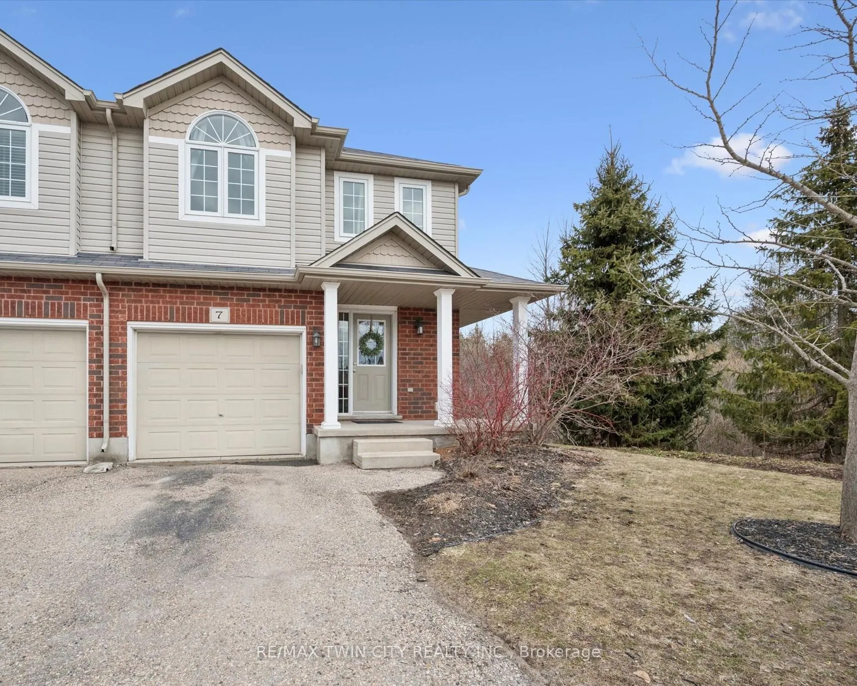 Photo 2 of Unit 7, 468 Doon Drive, Kitchener — HOMEH