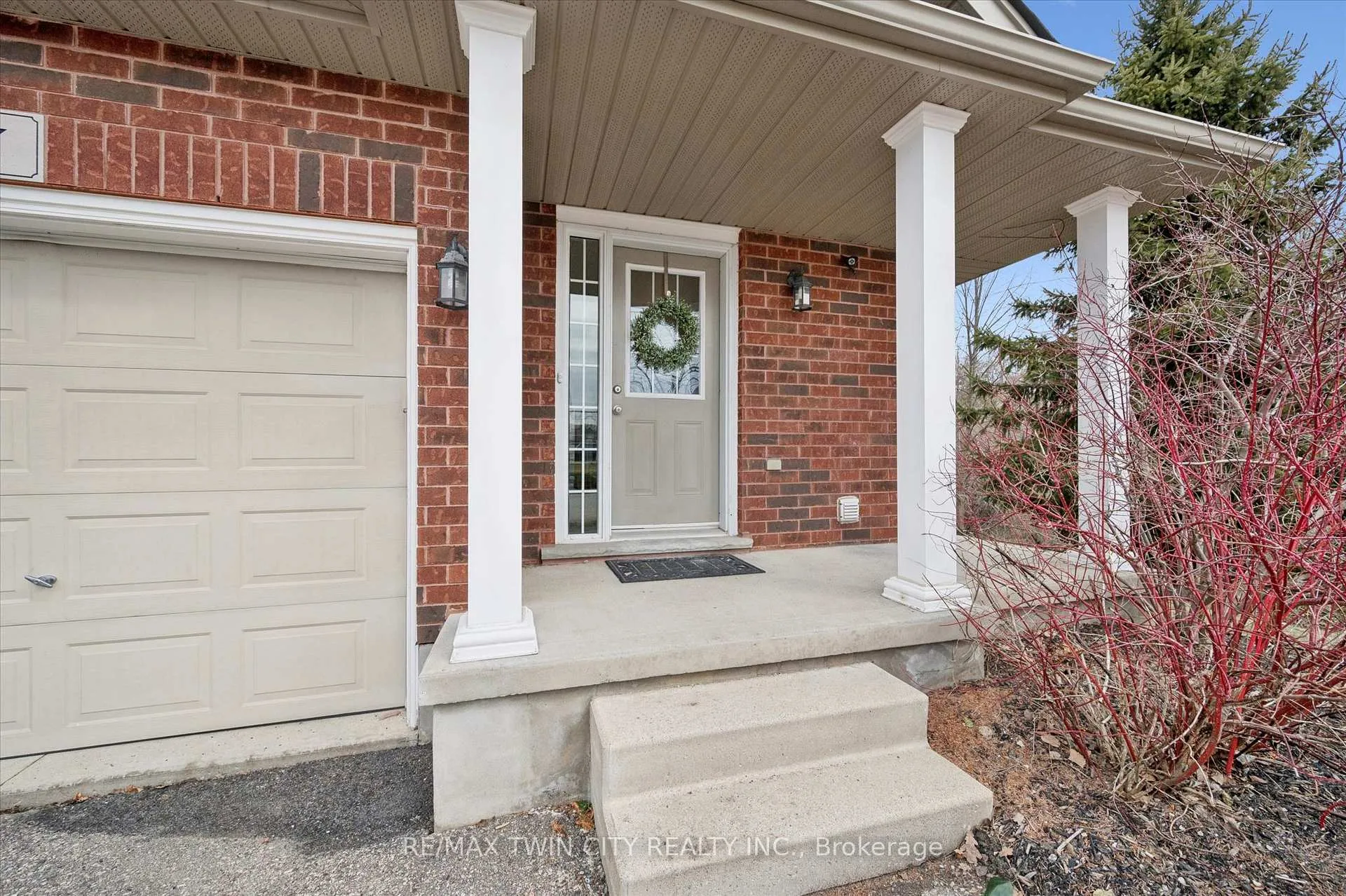 Photo 3 of Unit 7, 468 Doon Drive, Kitchener — HOMEH