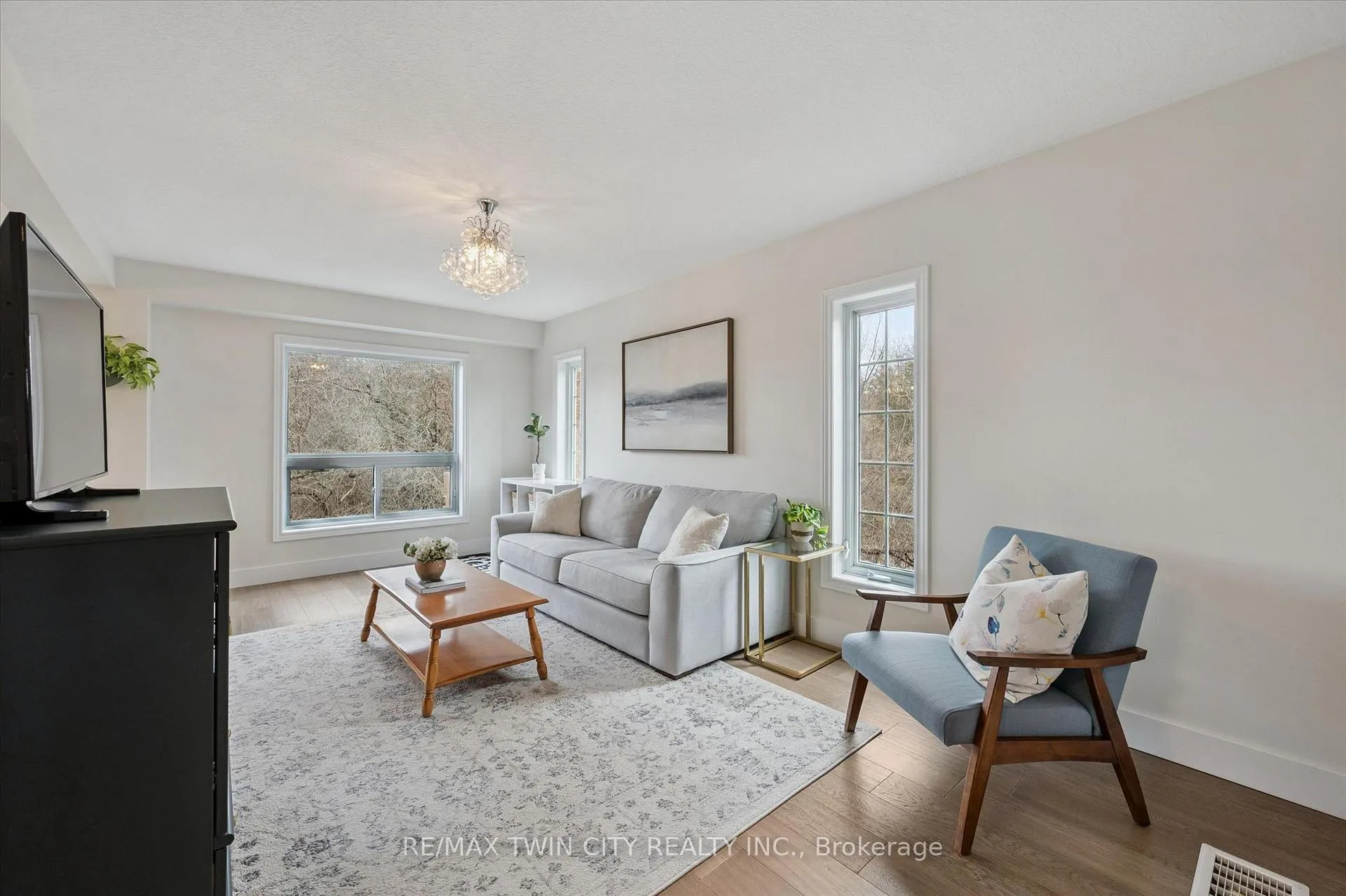 Photo 5 of Unit 7, 468 Doon Drive, Kitchener — HOMEH