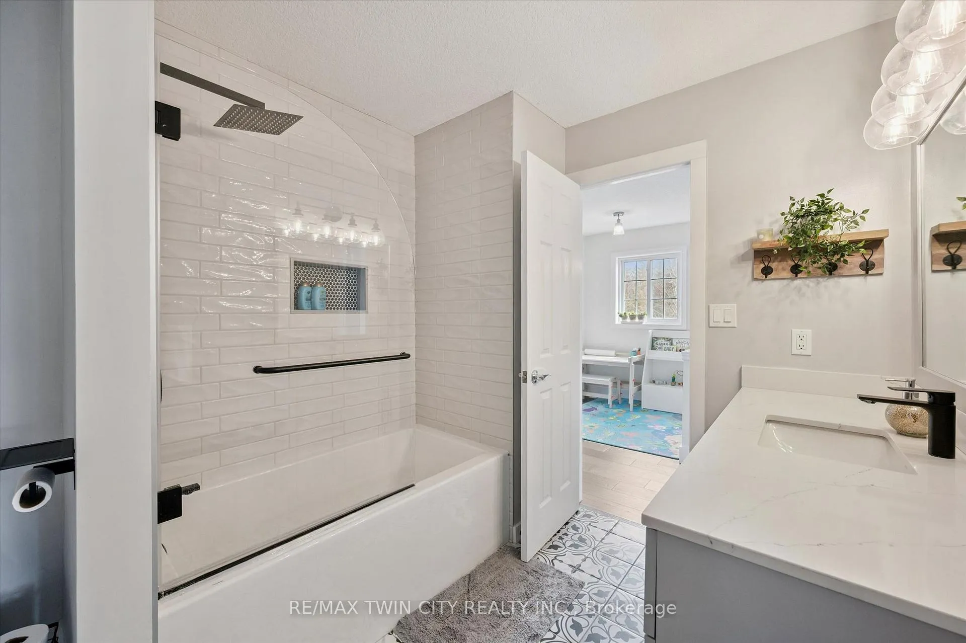 Photo 15 of Unit 7, 468 Doon Drive, Kitchener — HOMEH