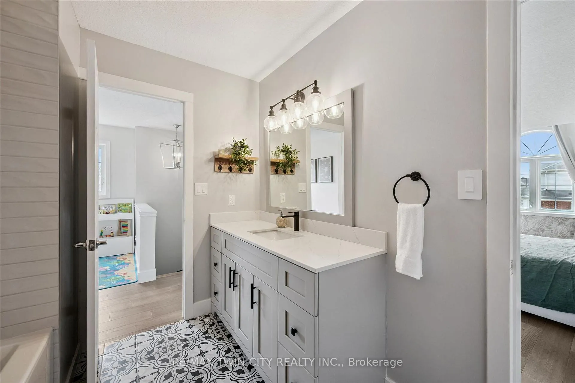 Photo 16 of Unit 7, 468 Doon Drive, Kitchener — HOMEH