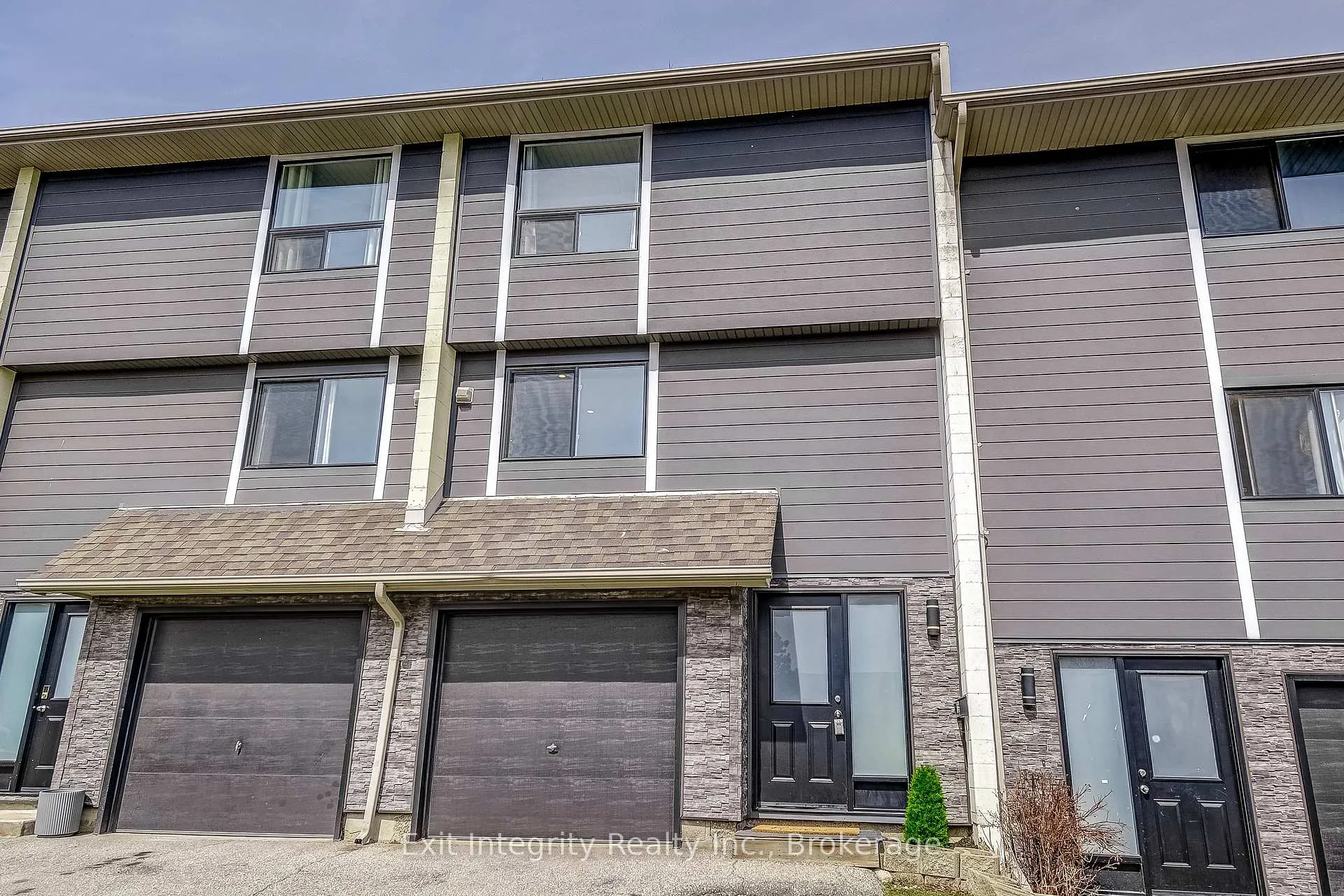 Photo 2 of Unit 18, 135 Chalmers Street S, Cambridge, Christopher-Champlain — HOMEH